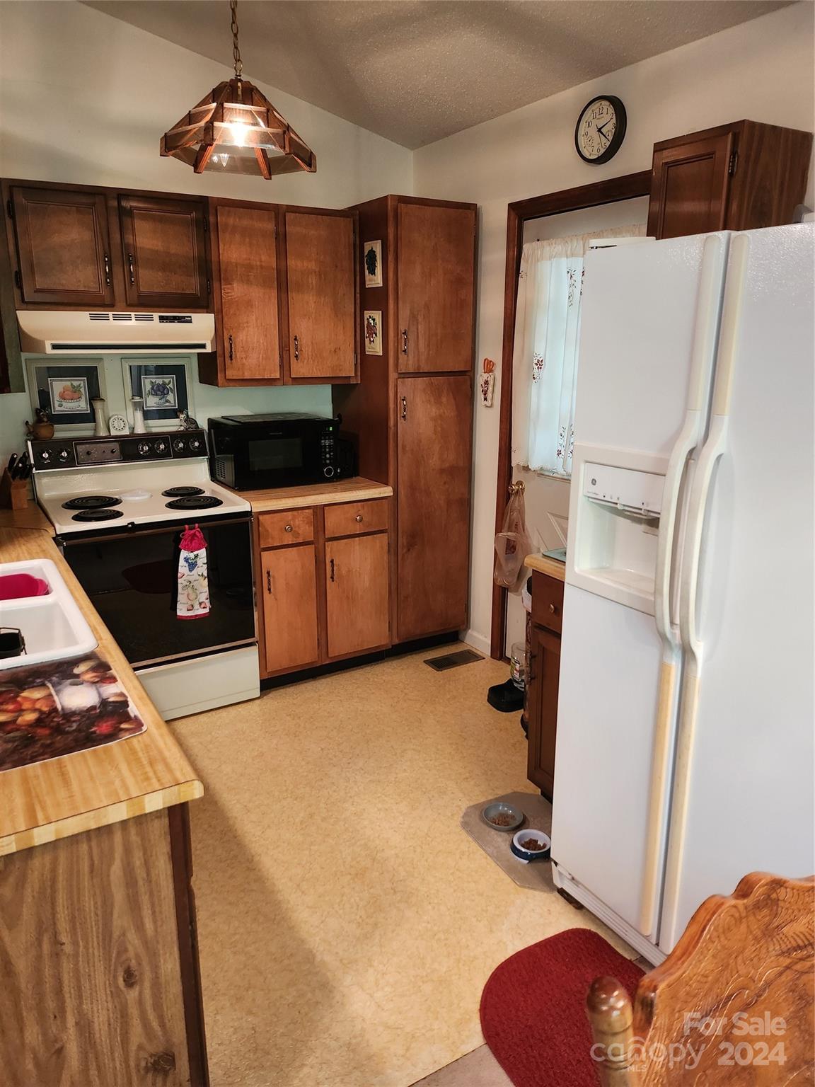 108 Easy Street Property Photo 8