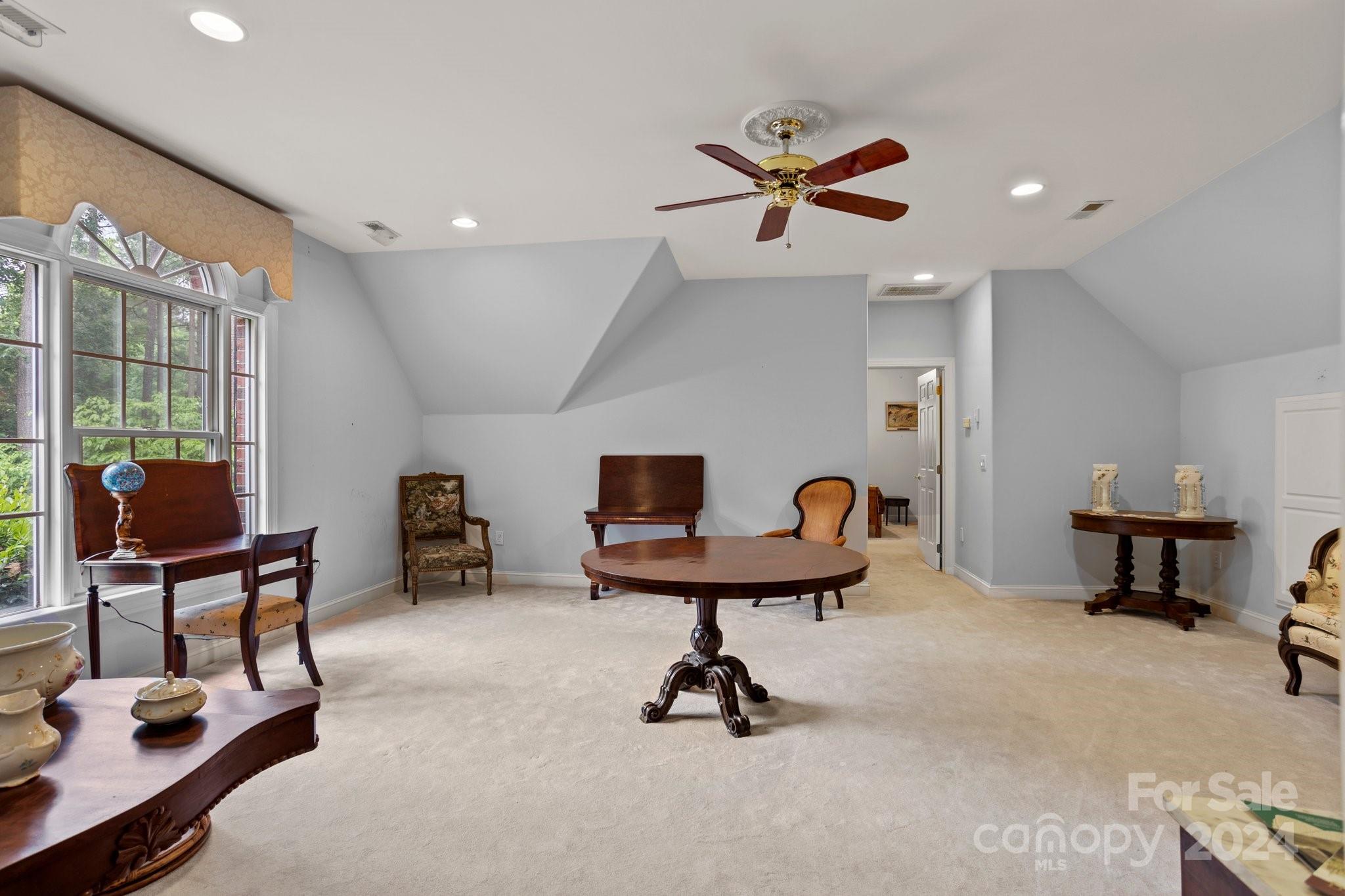 115 W Glenview Drive Property Photo 32