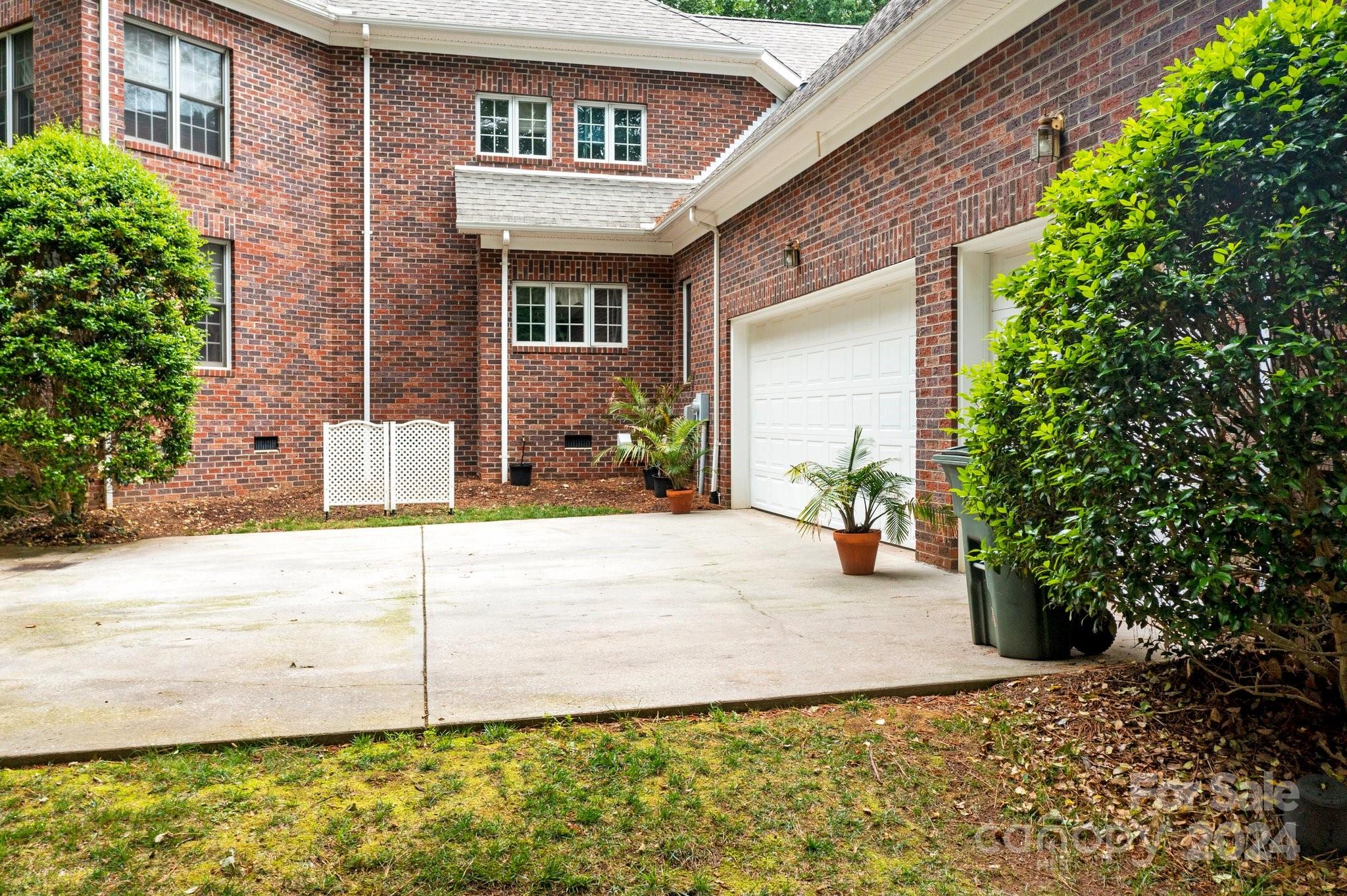 115 W Glenview Drive Property Photo 35
