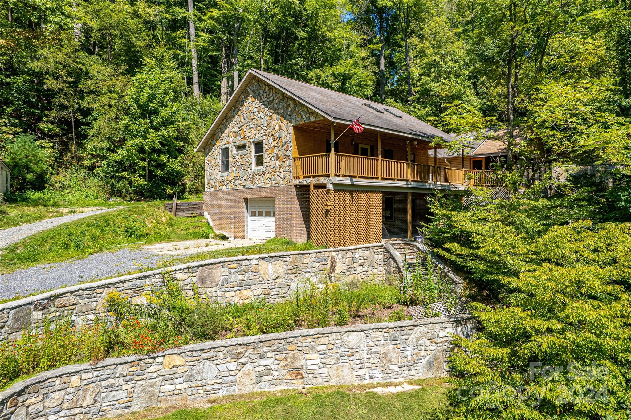 7180 Meadow Fork Road Property Photo 2