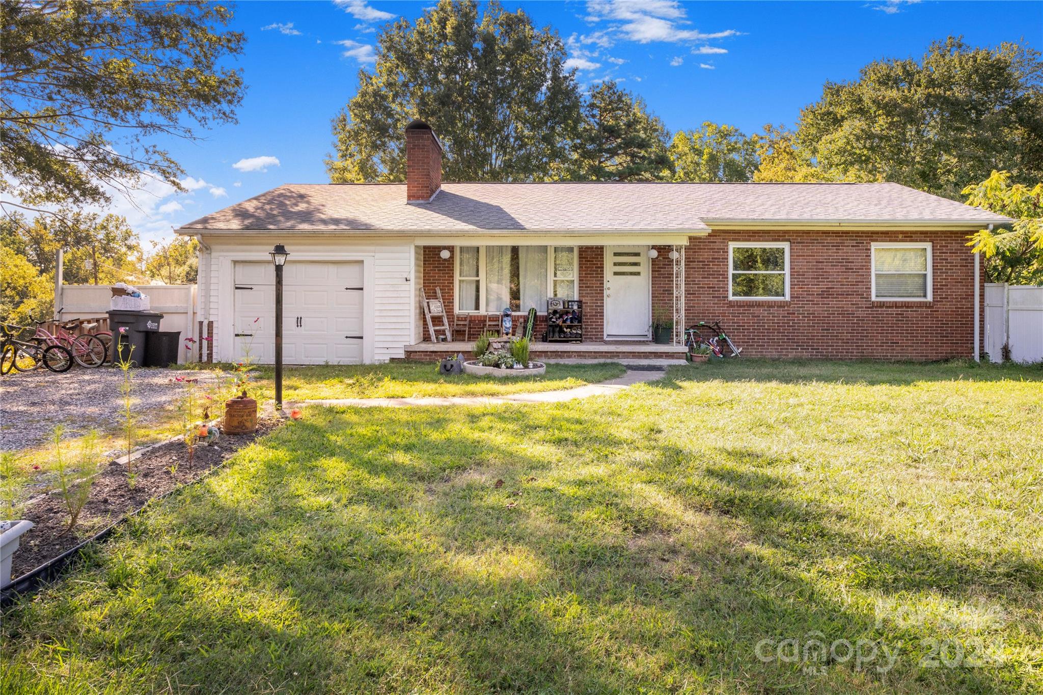140 Steep Lane Property Photo 2