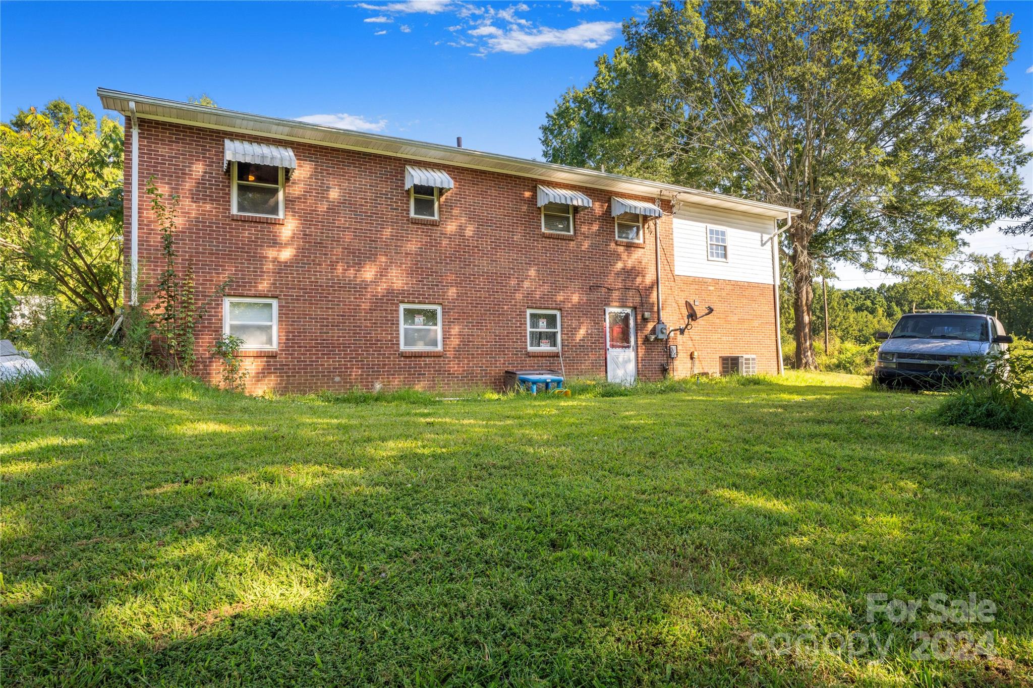 140 Steep Lane Property Photo 4
