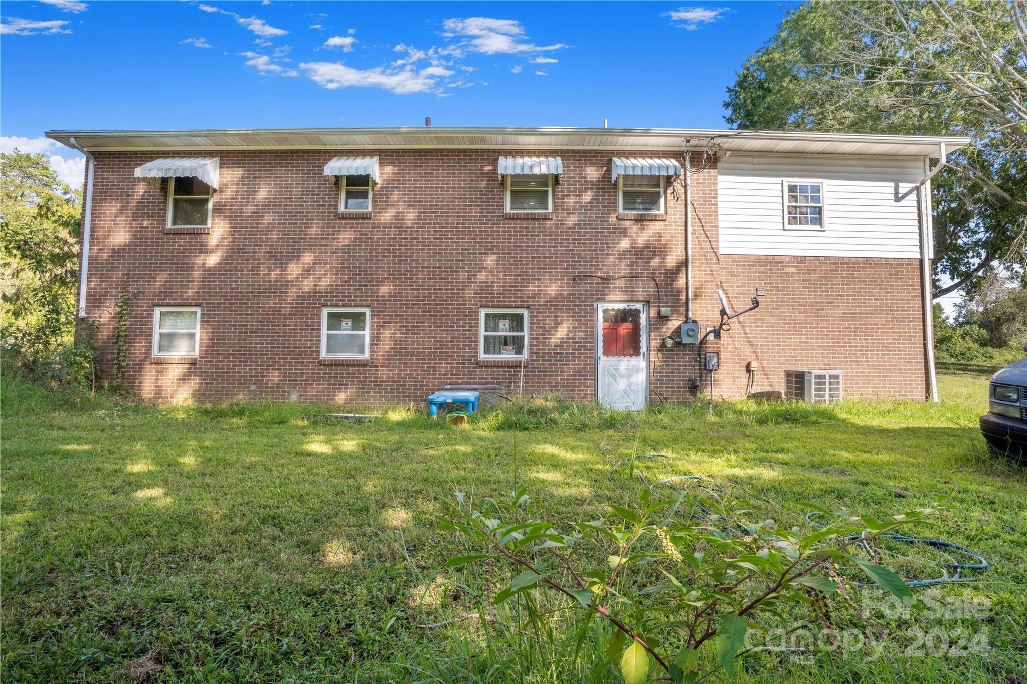 140 Steep Lane Property Photo 5
