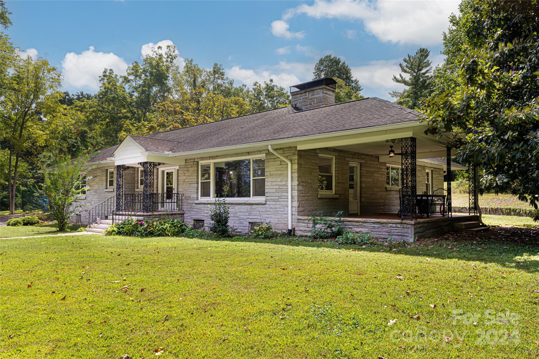 789 Hendersonville Road Property Photo 2