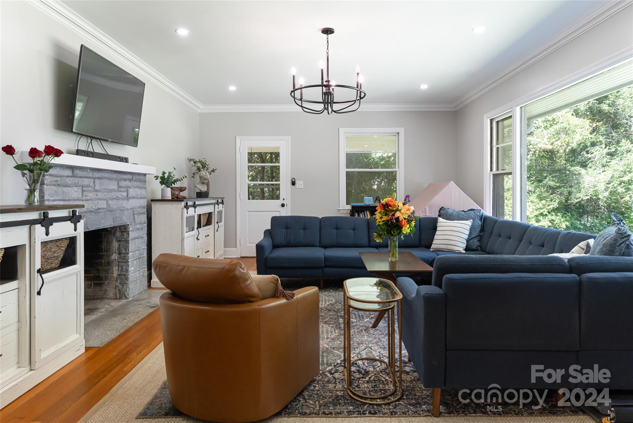 789 Hendersonville Road Property Photo 4