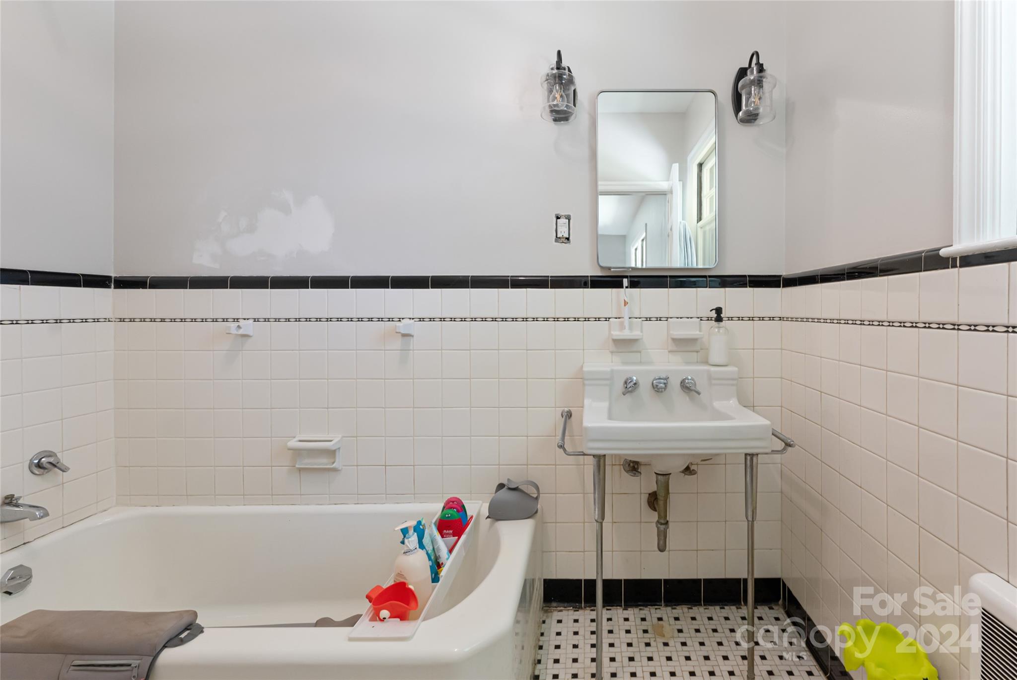789 Hendersonville Road Property Photo 11
