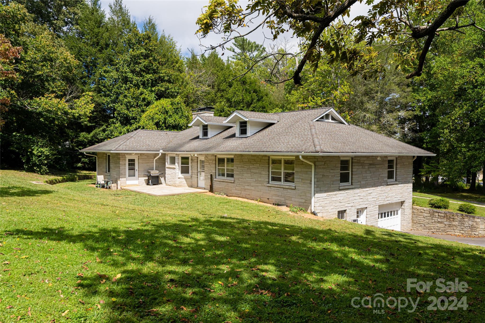 789 Hendersonville Road Property Photo 25
