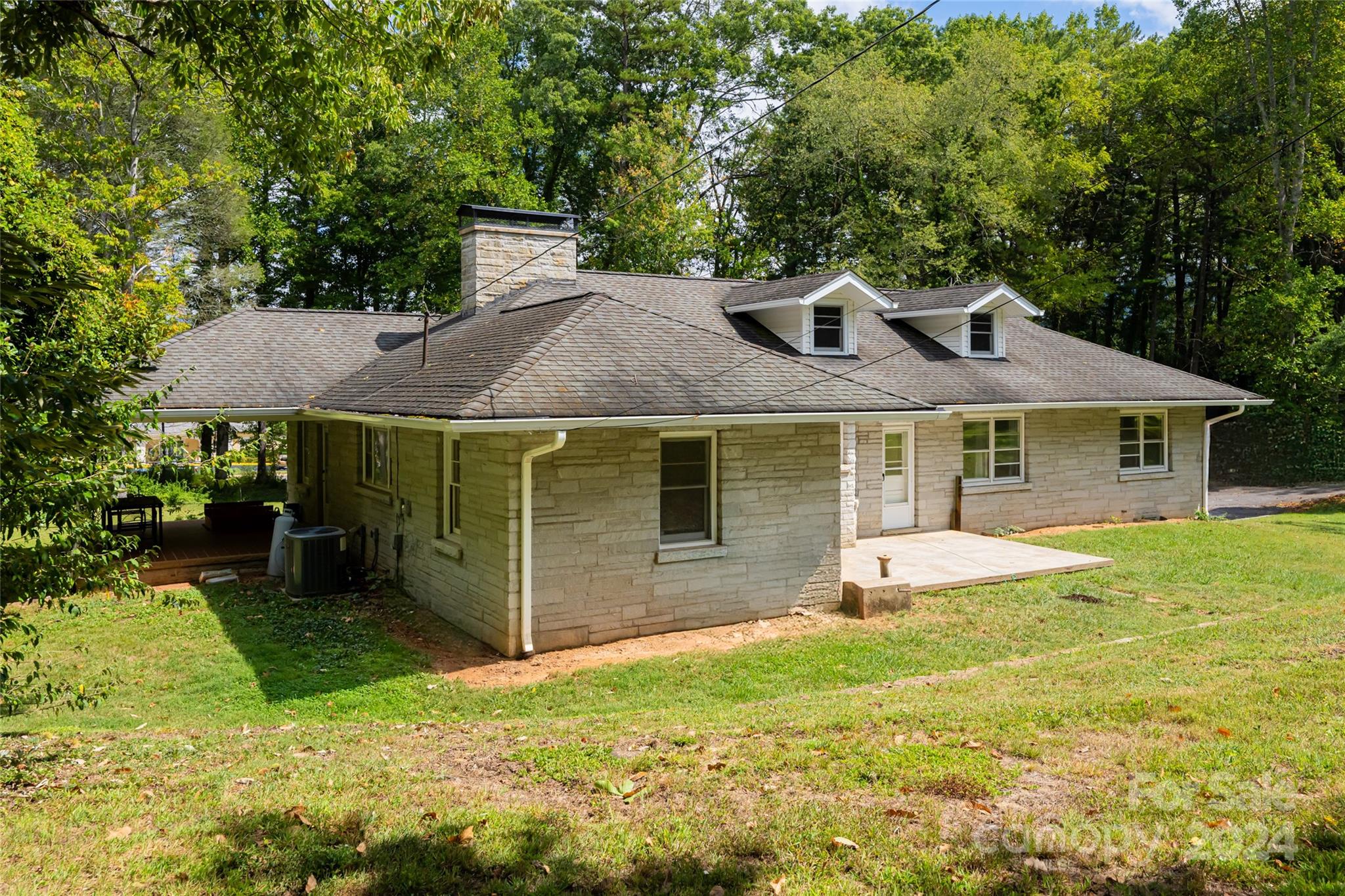 789 Hendersonville Road Property Photo 26