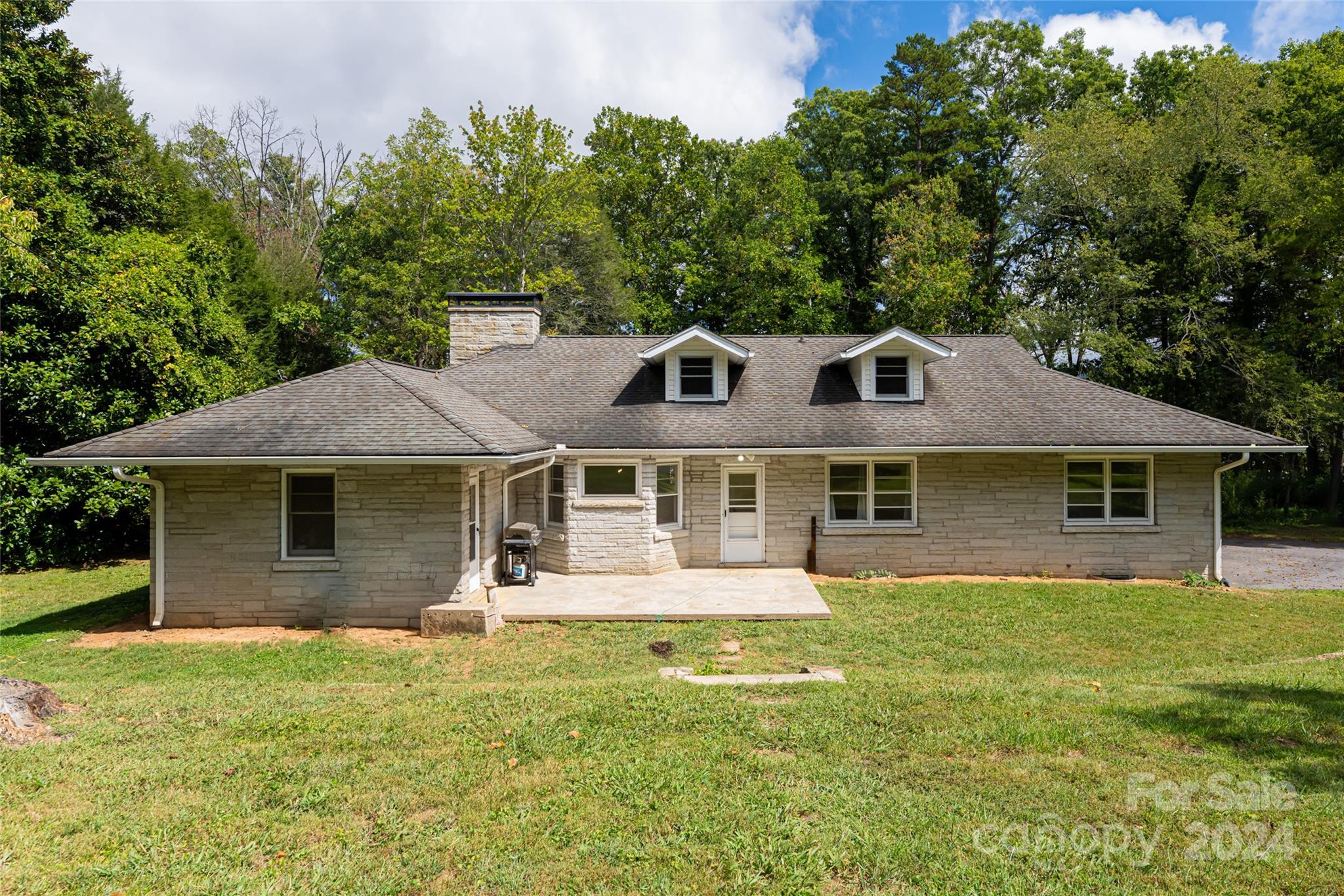 789 Hendersonville Road Property Photo 27