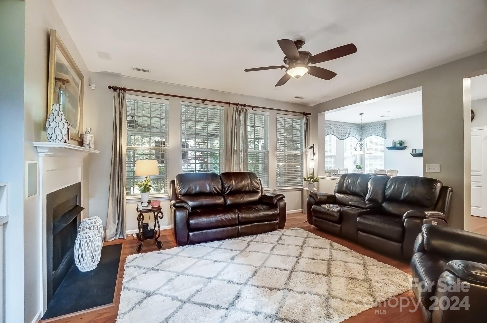 6156 Maple Leaf Avenue Property Photo 6