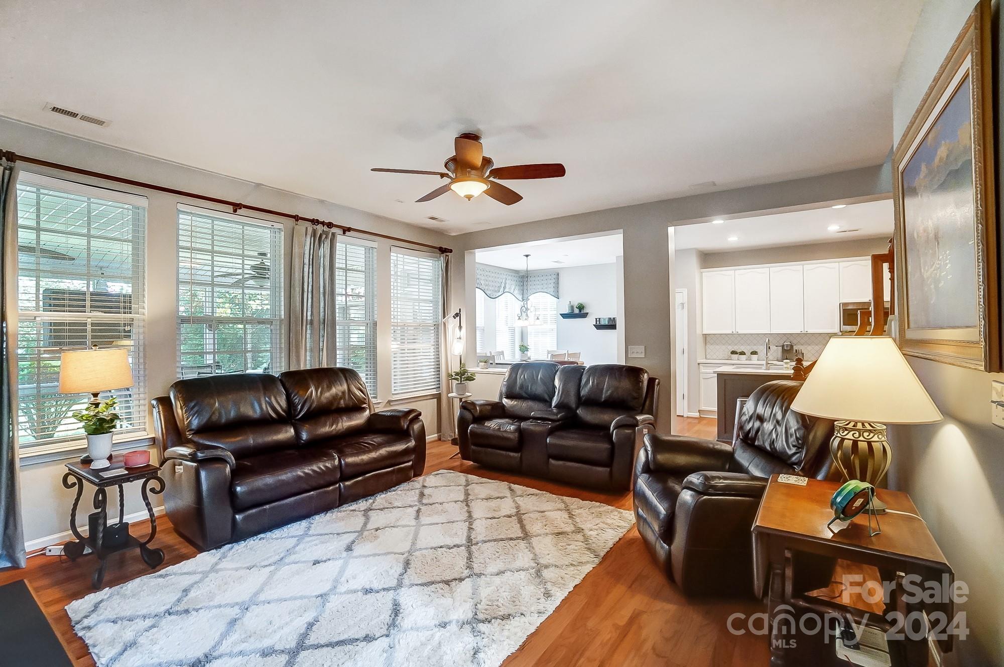 6156 Maple Leaf Avenue Property Photo 7