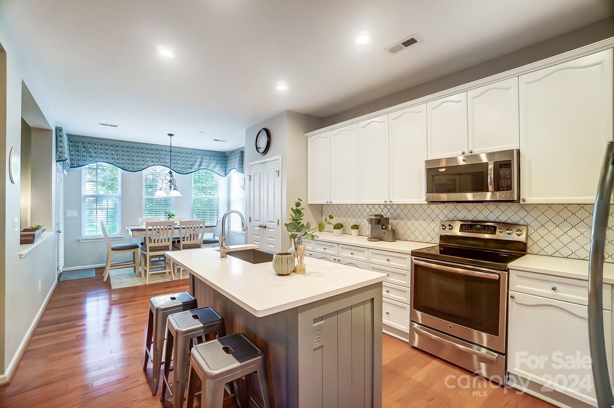 6156 Maple Leaf Avenue Property Photo 11