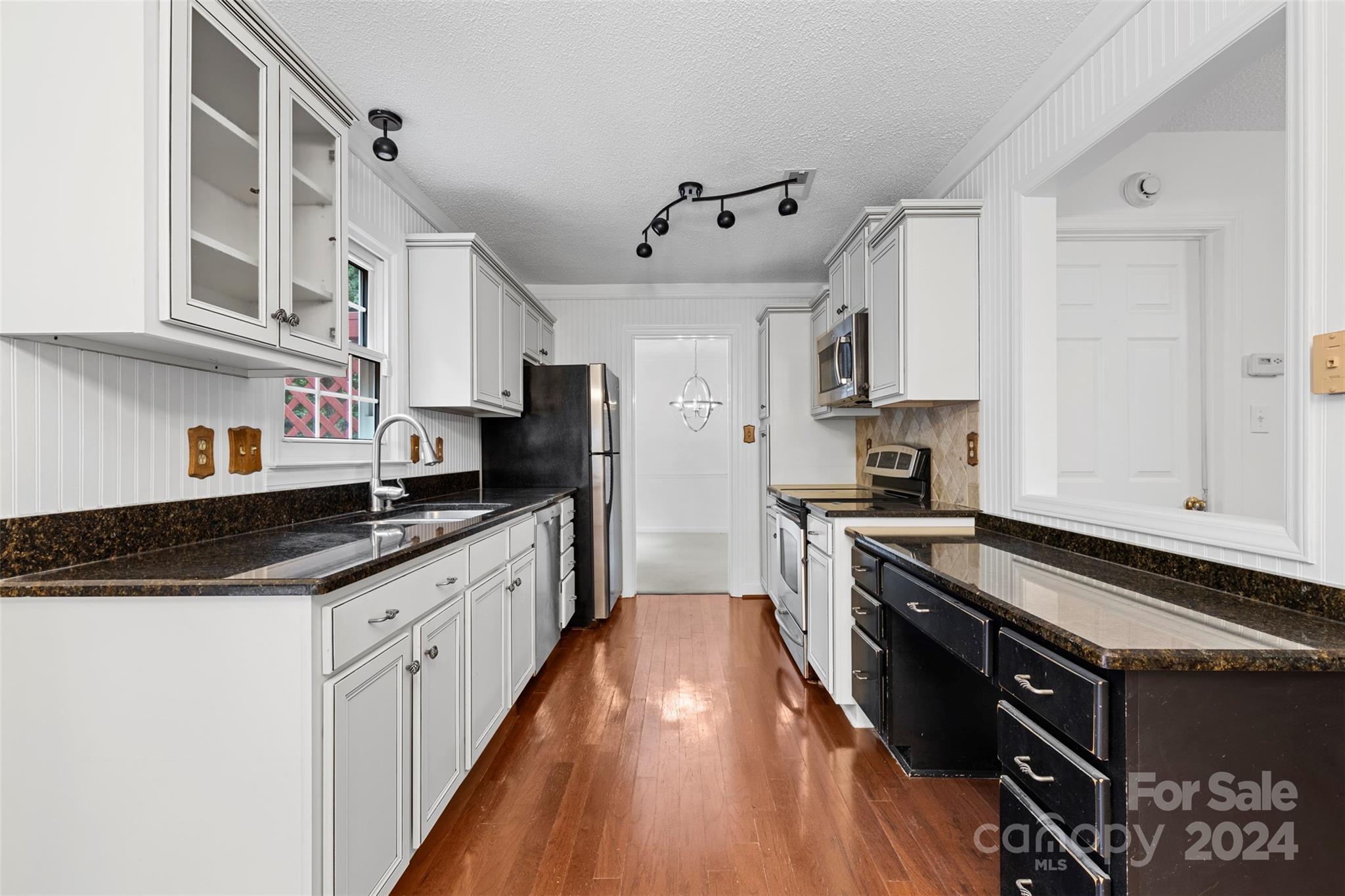 923 Somersby Lane Property Photo 3