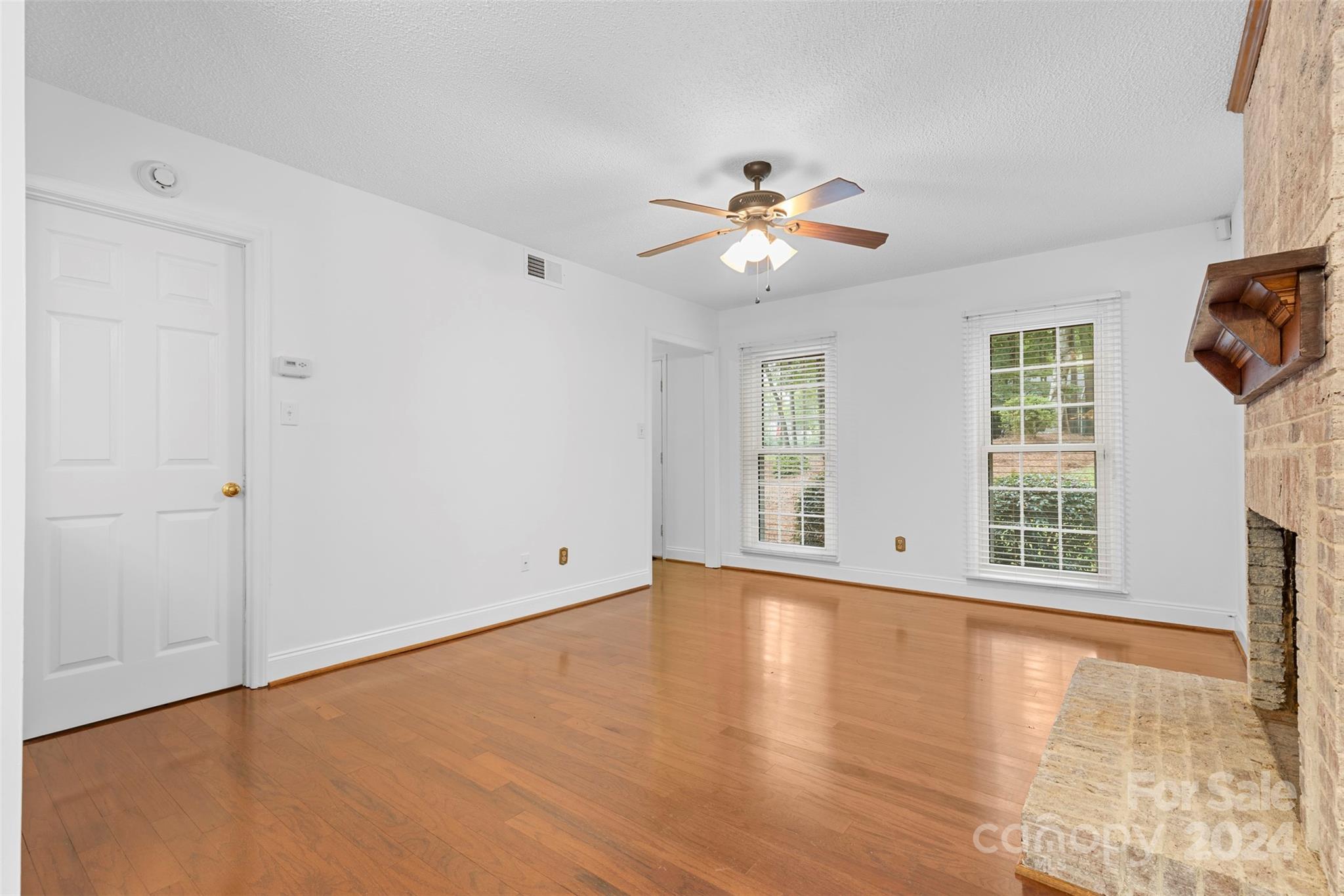 923 Somersby Lane Property Photo 8