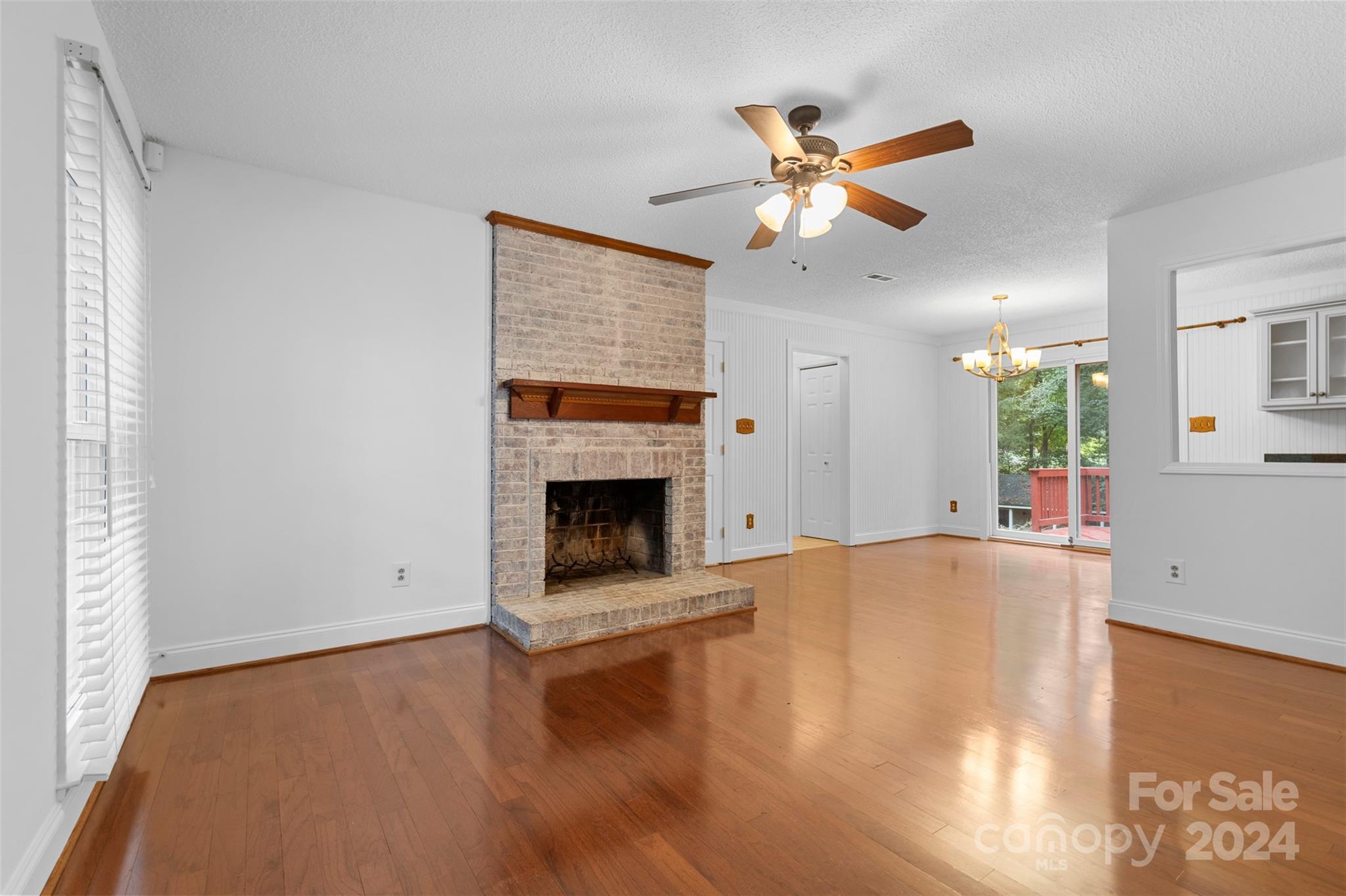 923 Somersby Lane Property Photo 9