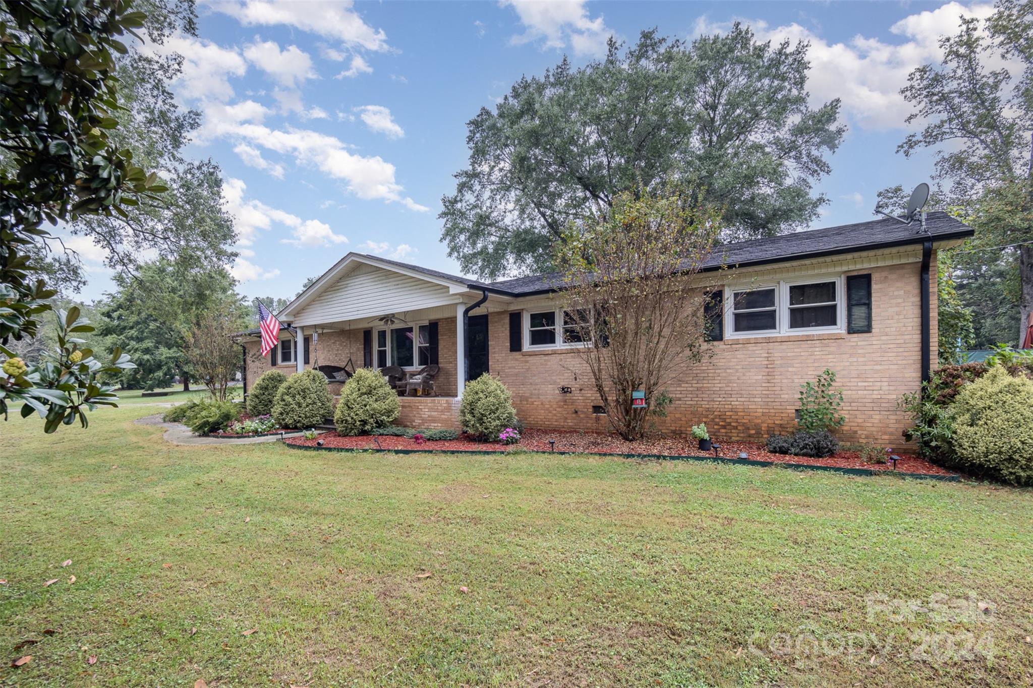 210 Pinkney Road Property Photo 2