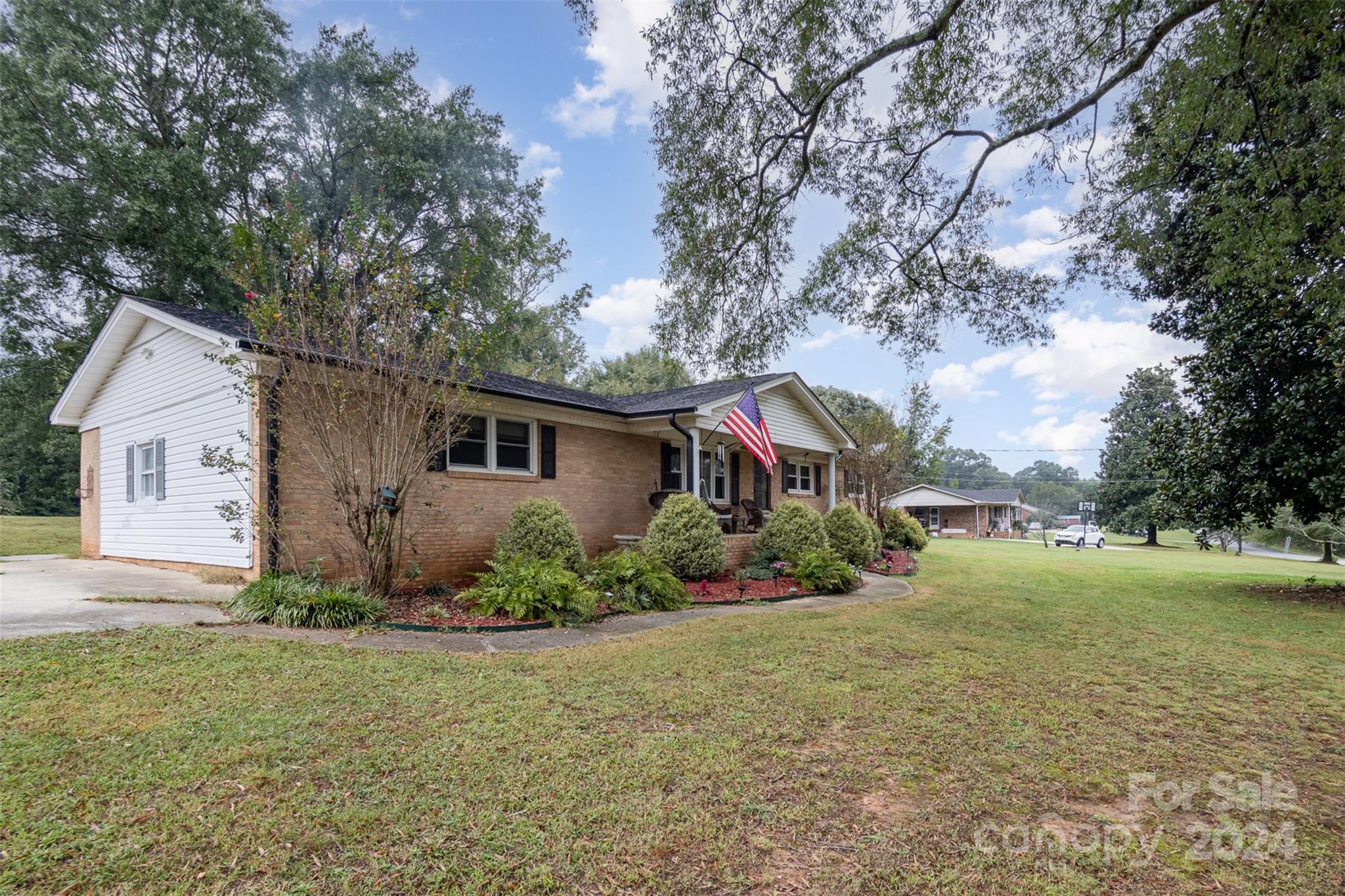 210 Pinkney Road Property Photo 3