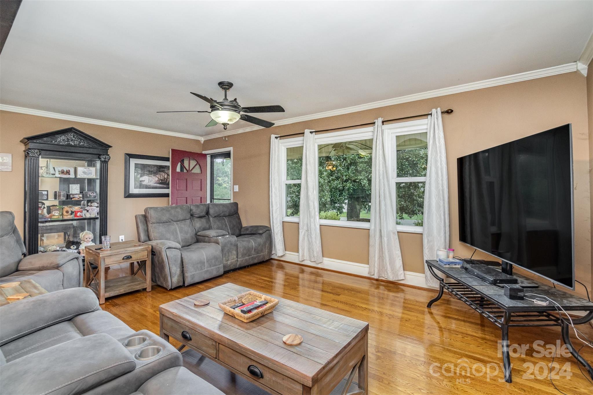 210 Pinkney Road Property Photo 6