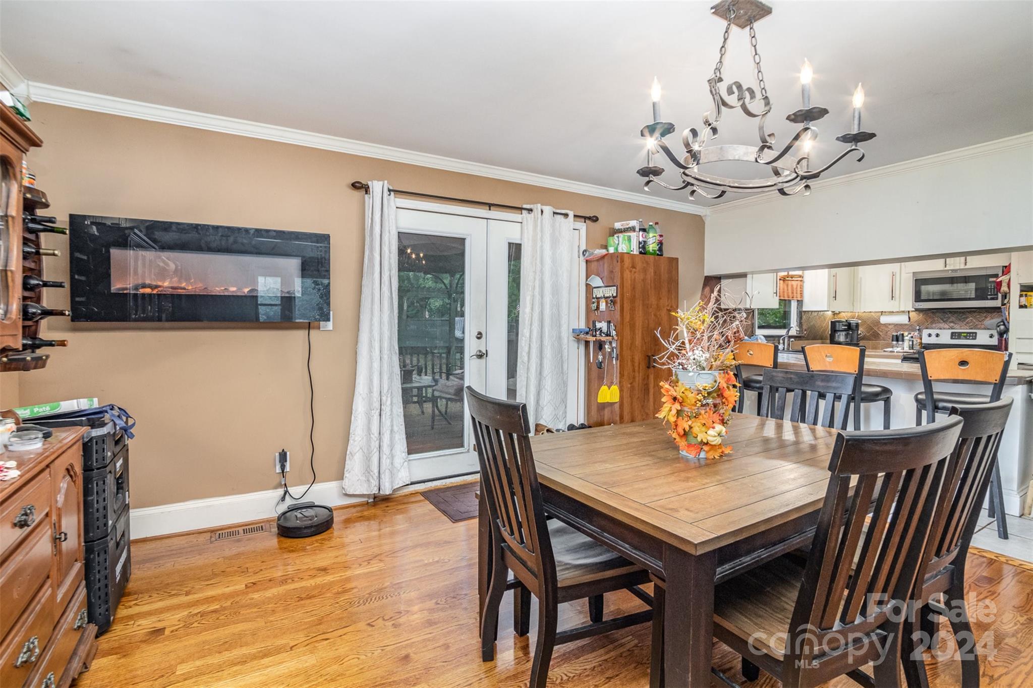 210 Pinkney Road Property Photo 8