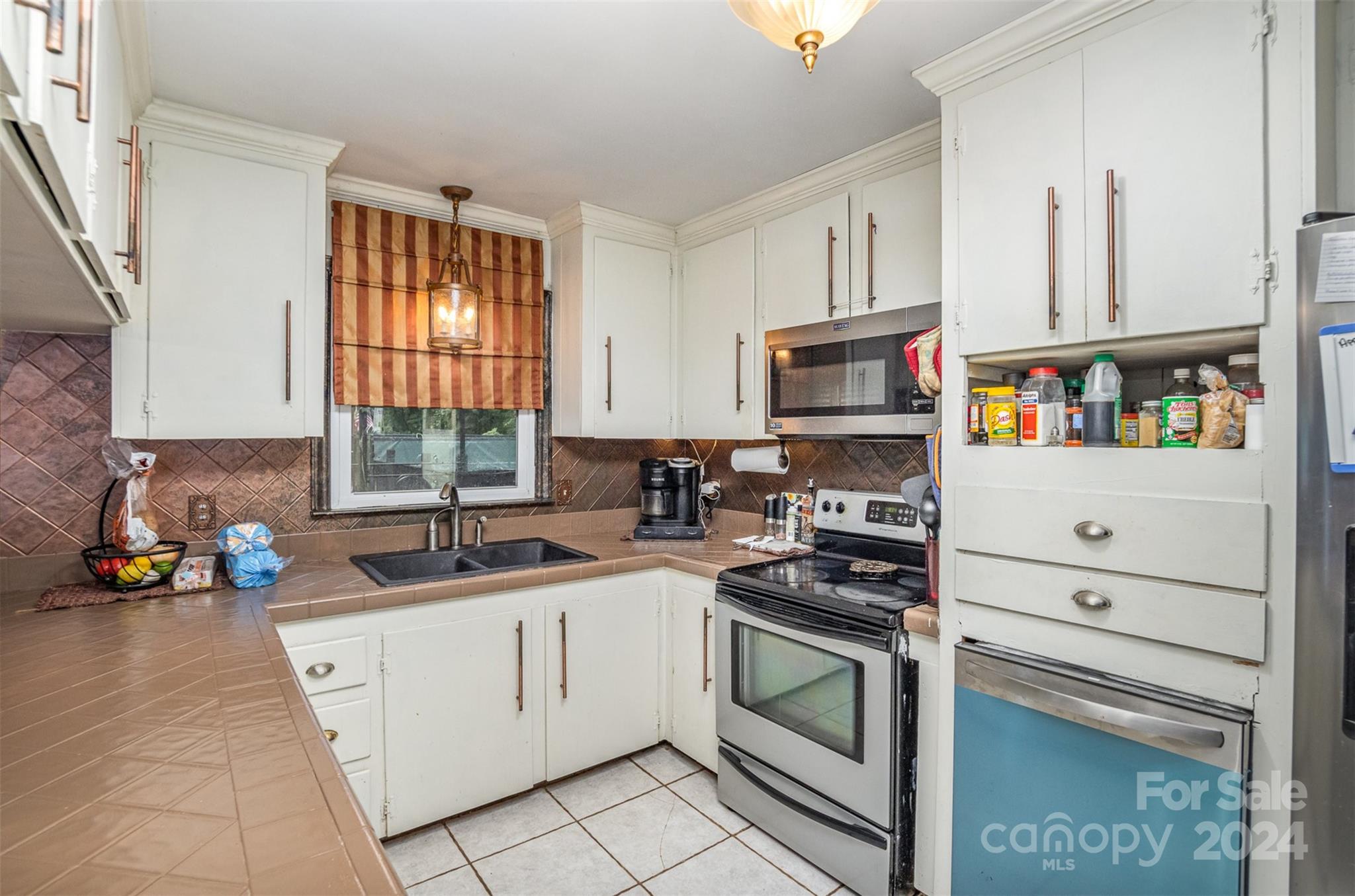 210 Pinkney Road Property Photo 11