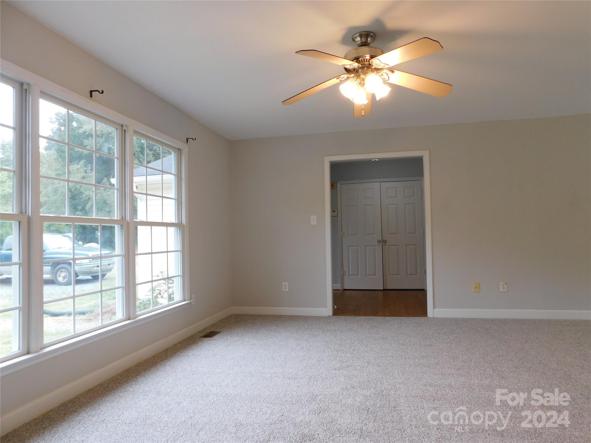 8885 Brandon Circle Property Photo 4