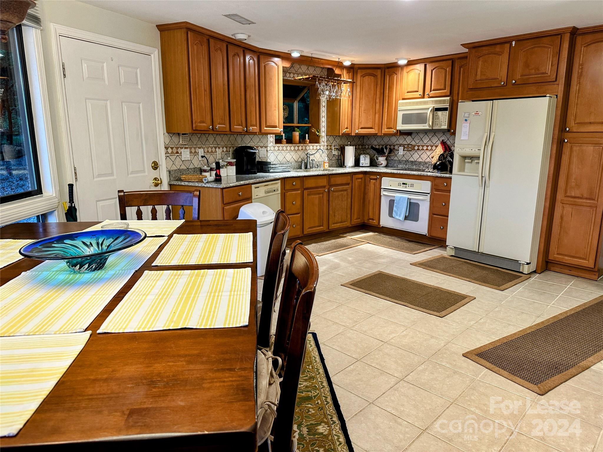 424 Lakeview Drive Property Photo 4