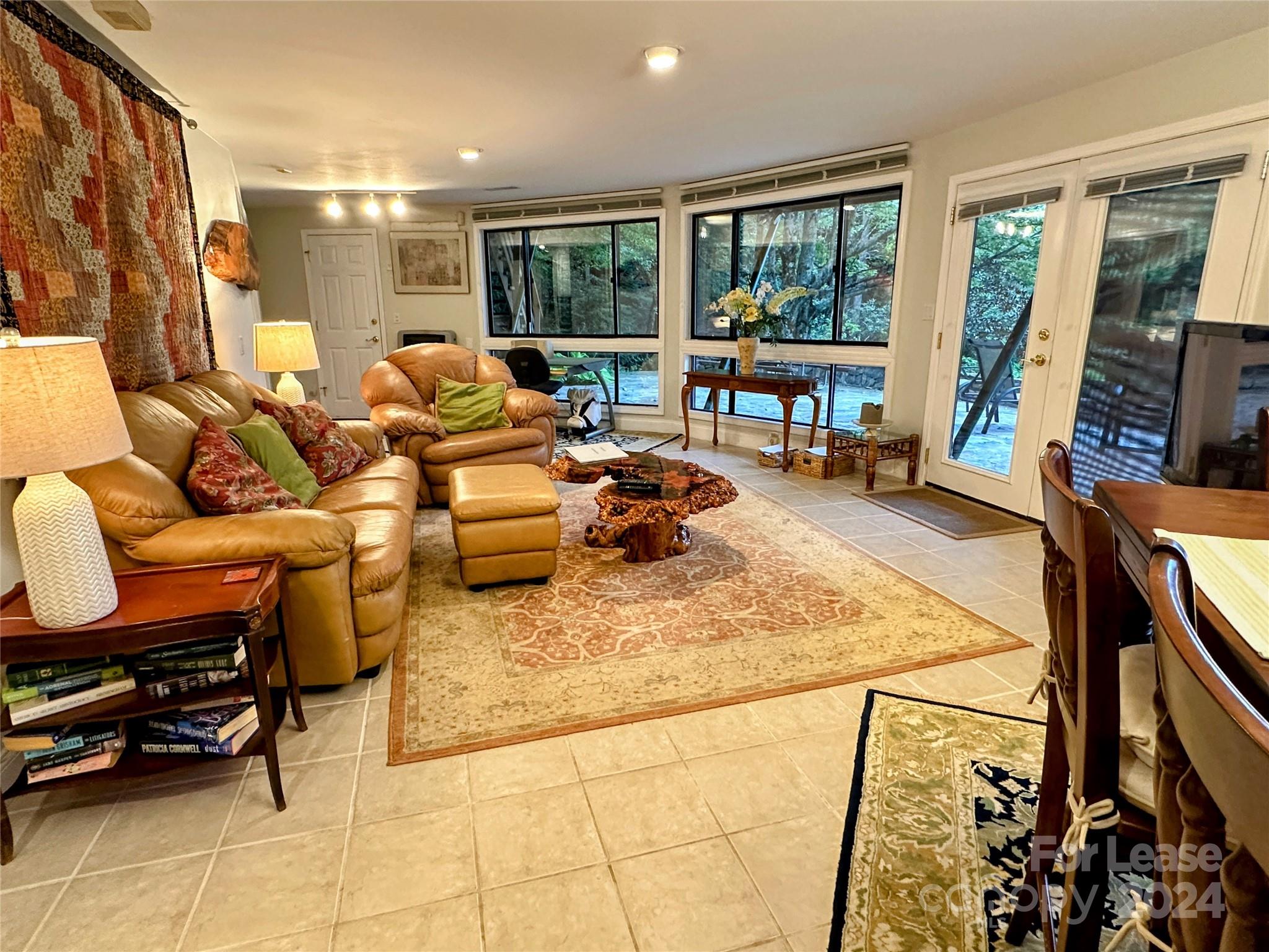 424 Lakeview Drive Property Photo 6