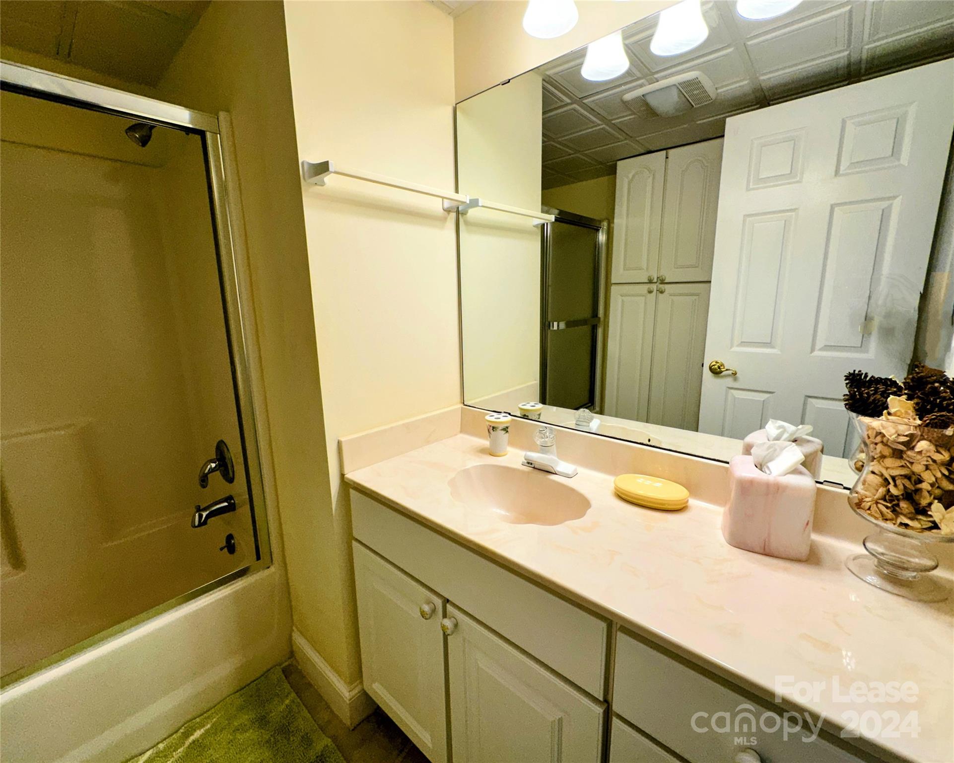 424 Lakeview Drive Property Photo 13