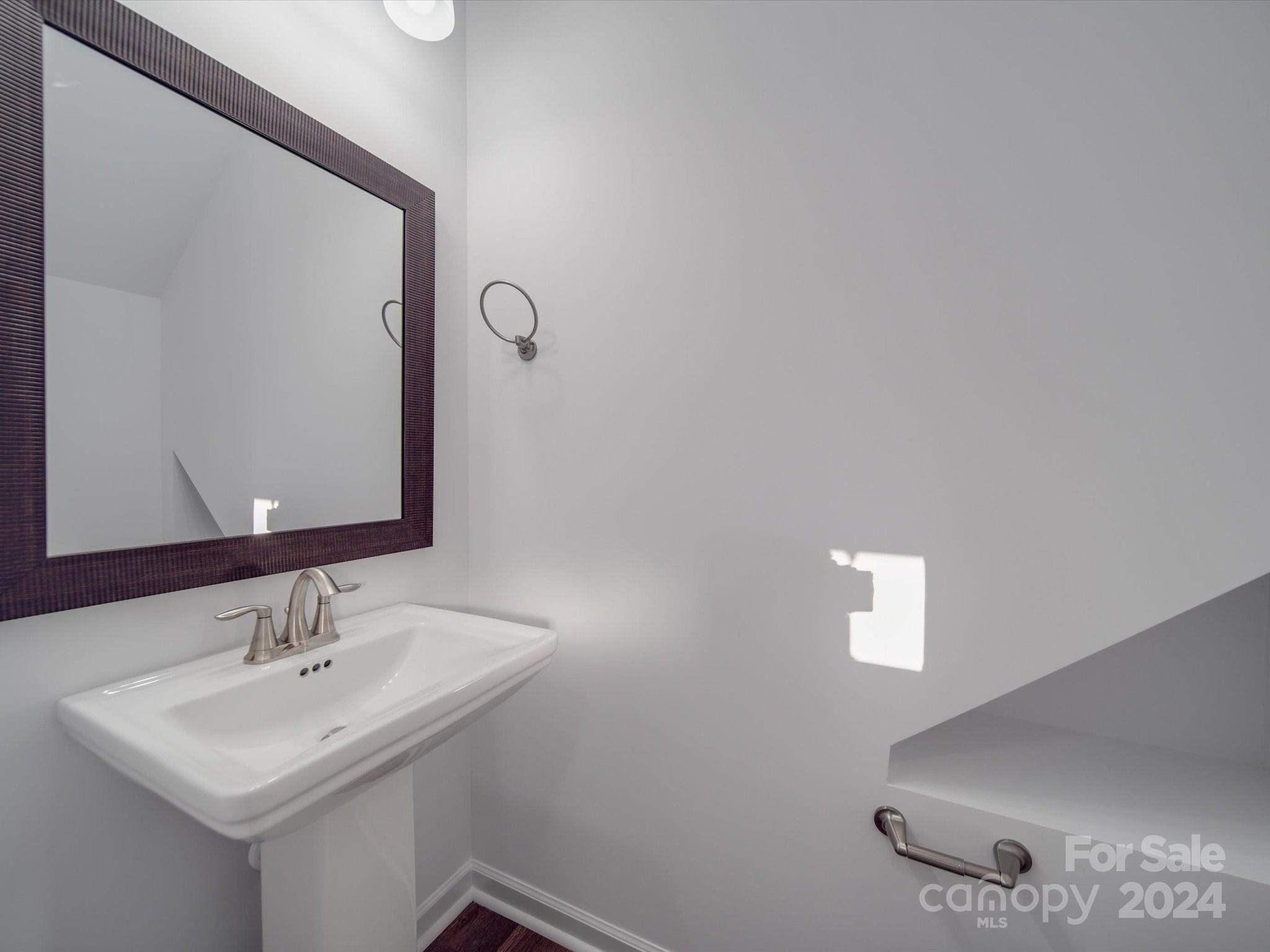 558 Geneva Circle 16 Property Photo 7