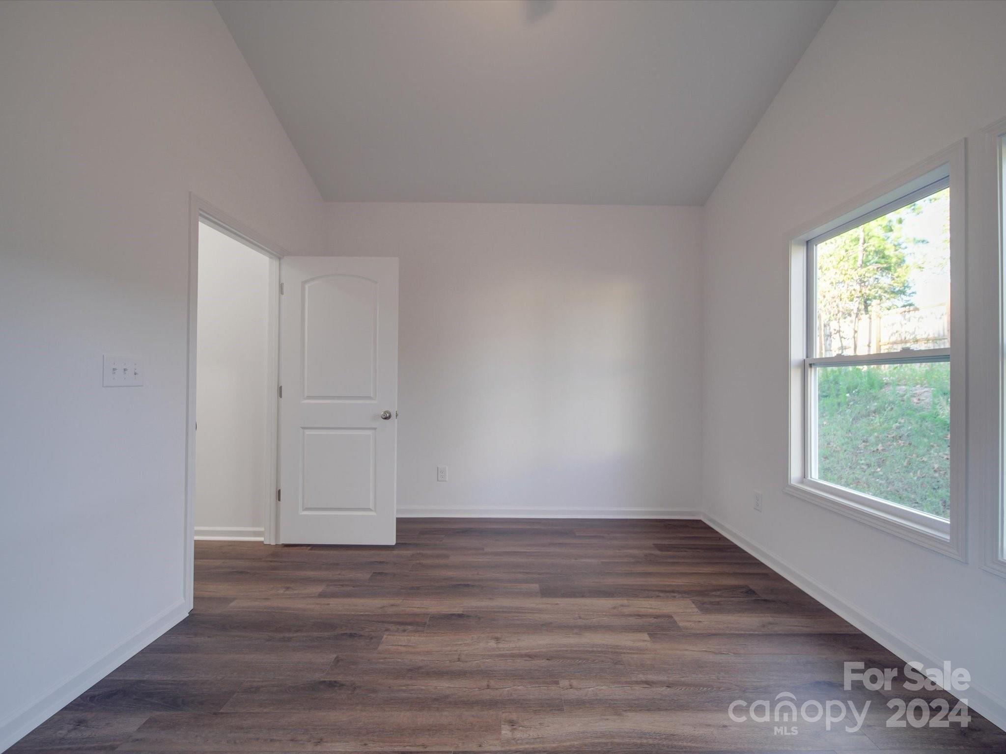 558 Geneva Circle 16 Property Photo 19