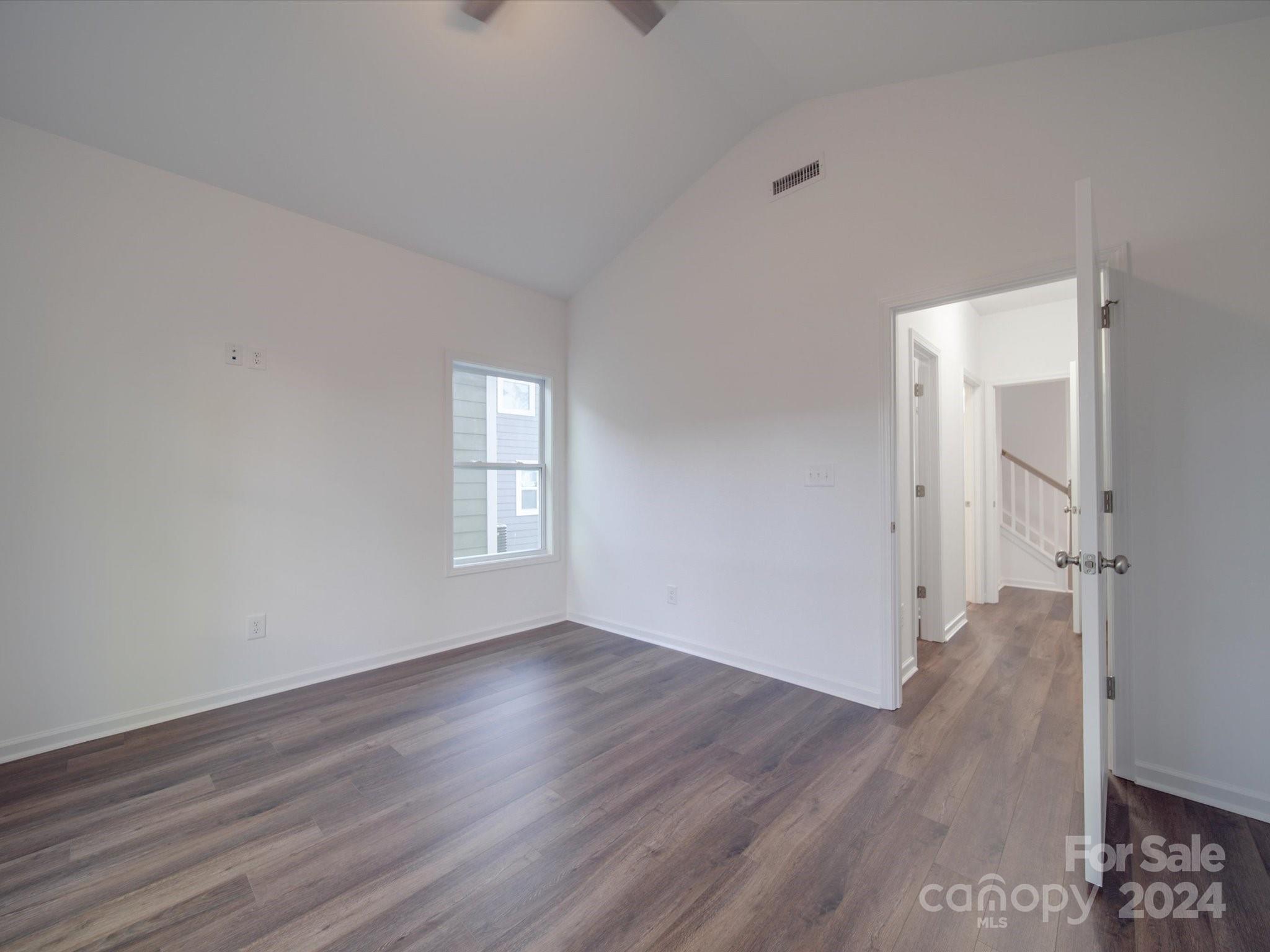558 Geneva Circle 16 Property Photo 20