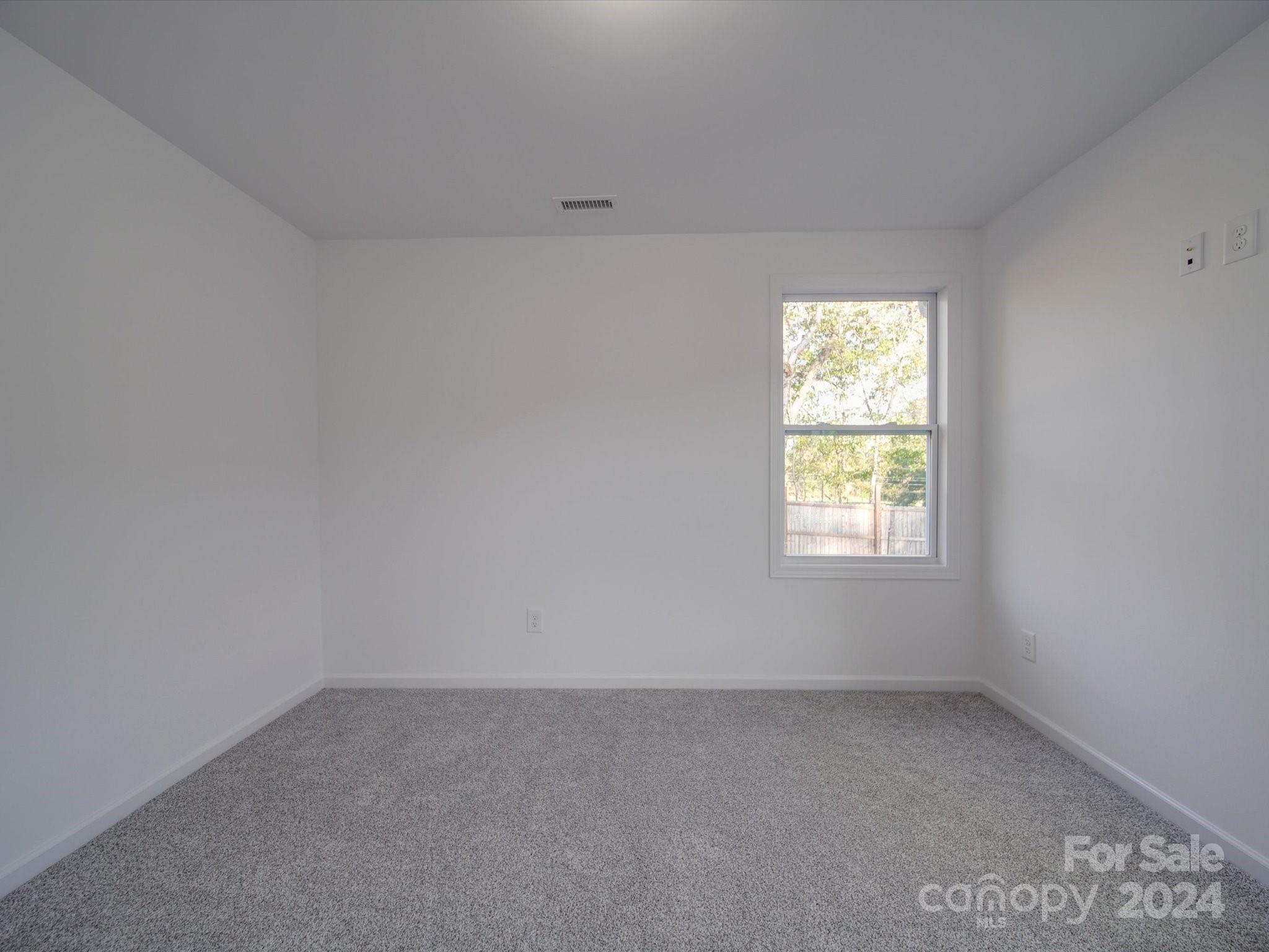 558 Geneva Circle 16 Property Photo 28