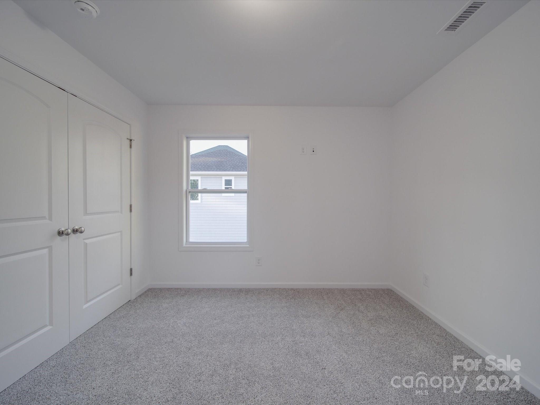558 Geneva Circle 16 Property Photo 29
