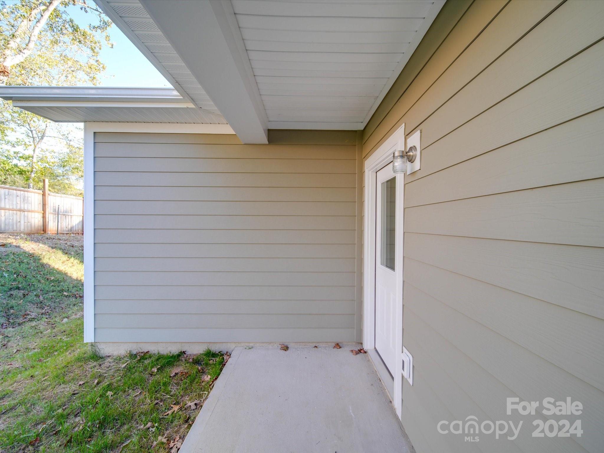 558 Geneva Circle 16 Property Photo 40