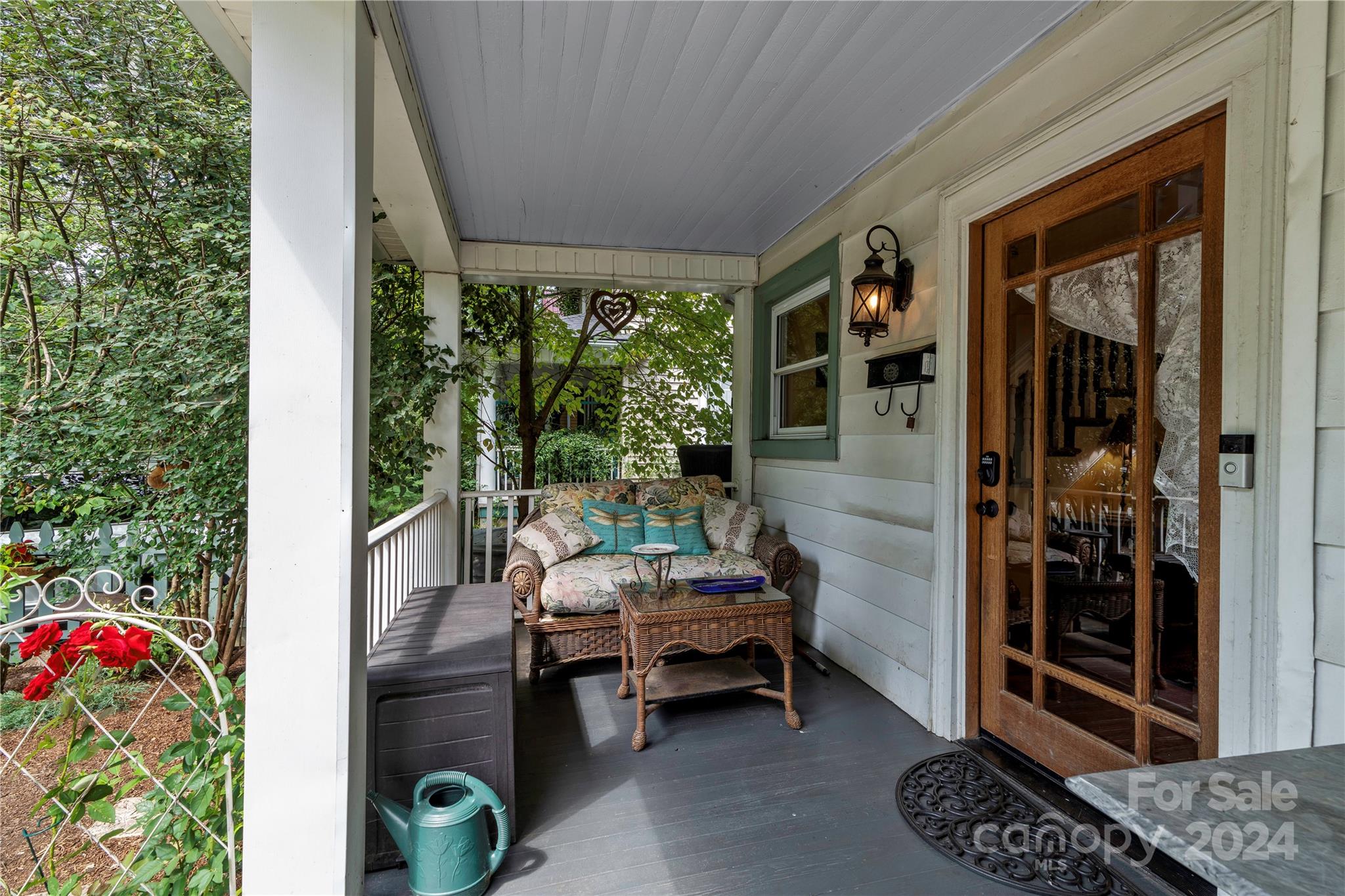 138 S French Broad Avenue Property Photo 4