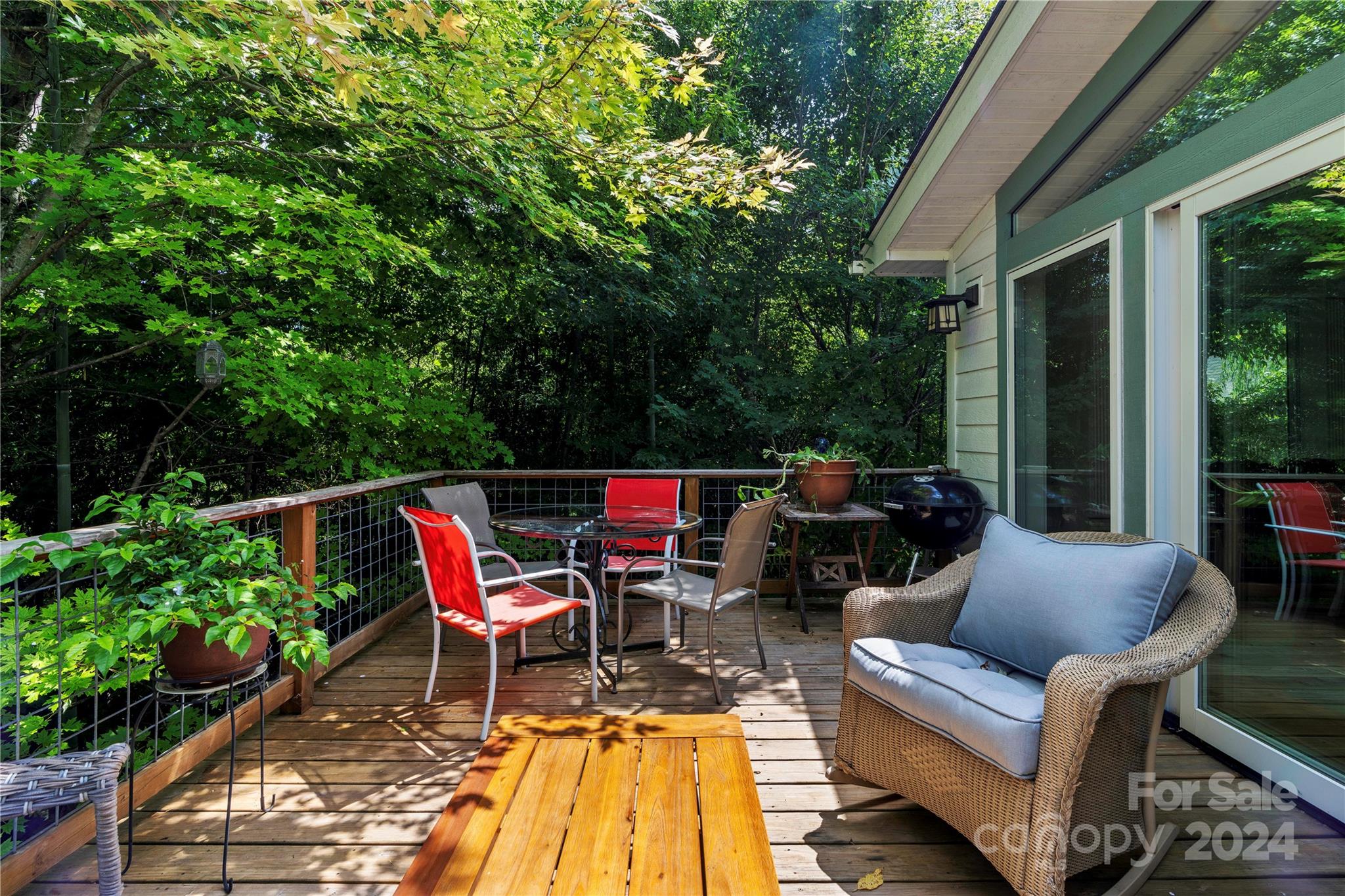 138 S French Broad Avenue Property Photo 11
