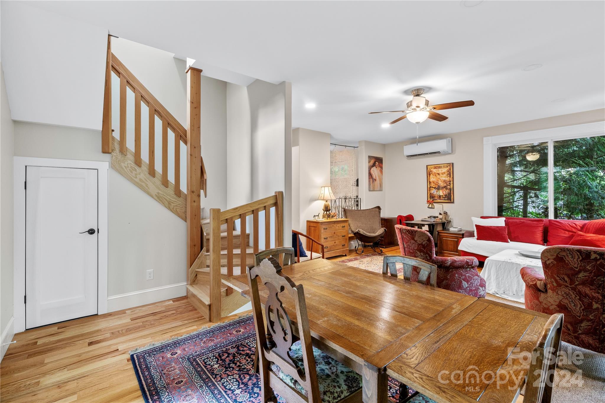 138 S French Broad Avenue Property Photo 28