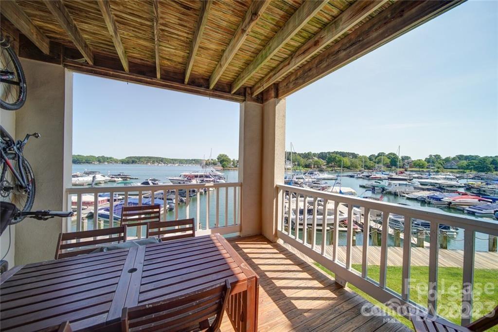 18639 Vineyard Point Lane Property Photo 3