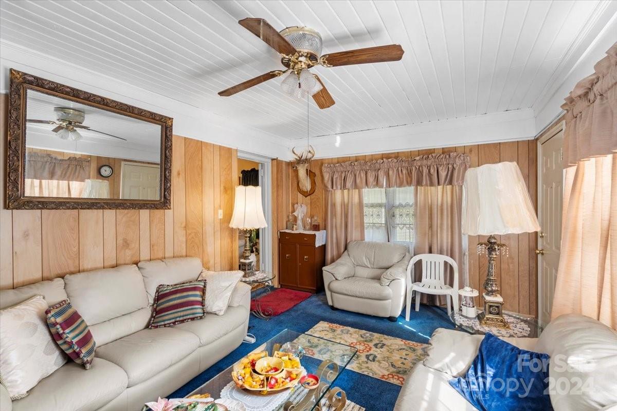 1736 Woodland Drive Property Photo 8