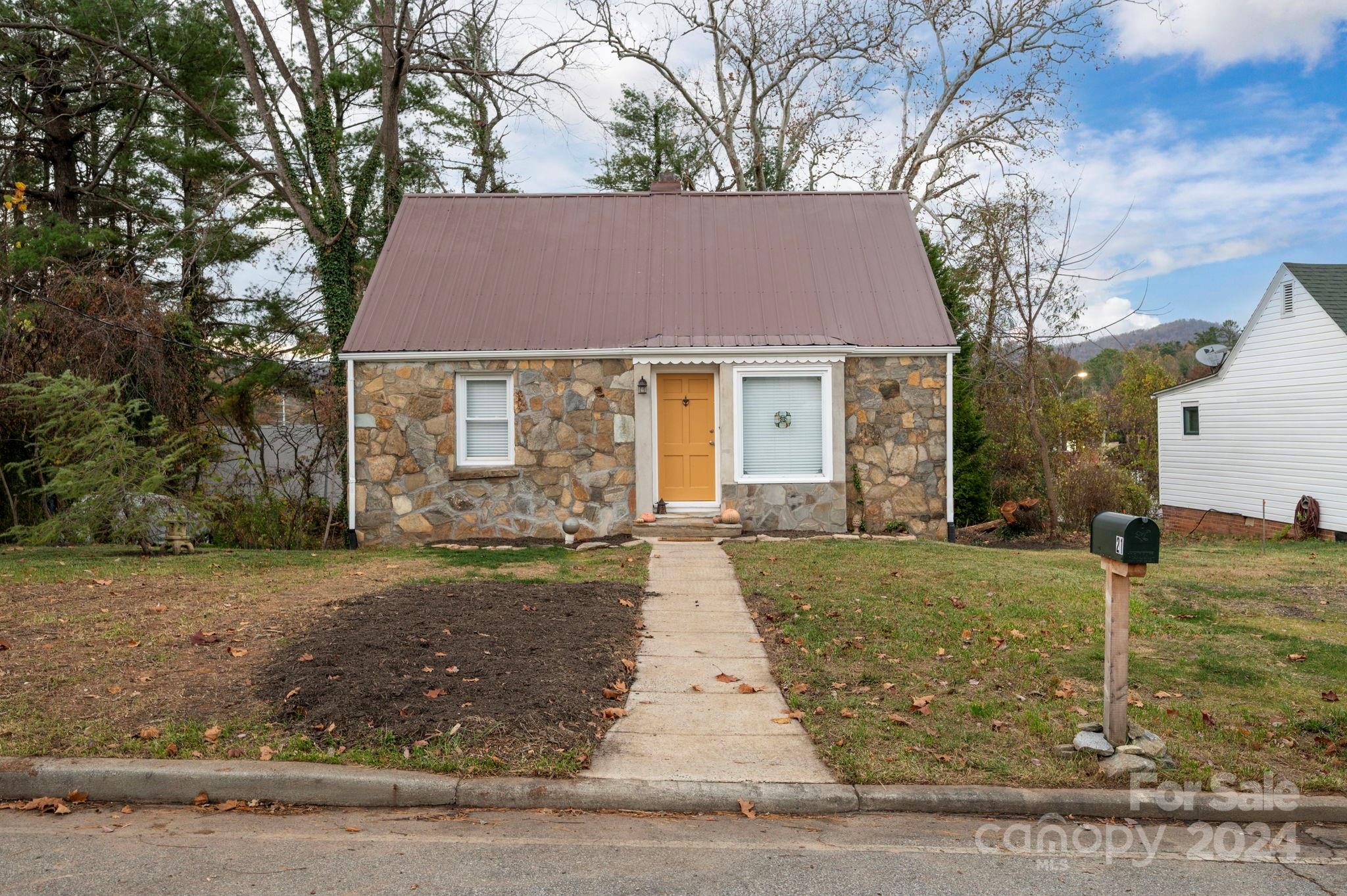 21 Lakeshore Drive Property Photo 2