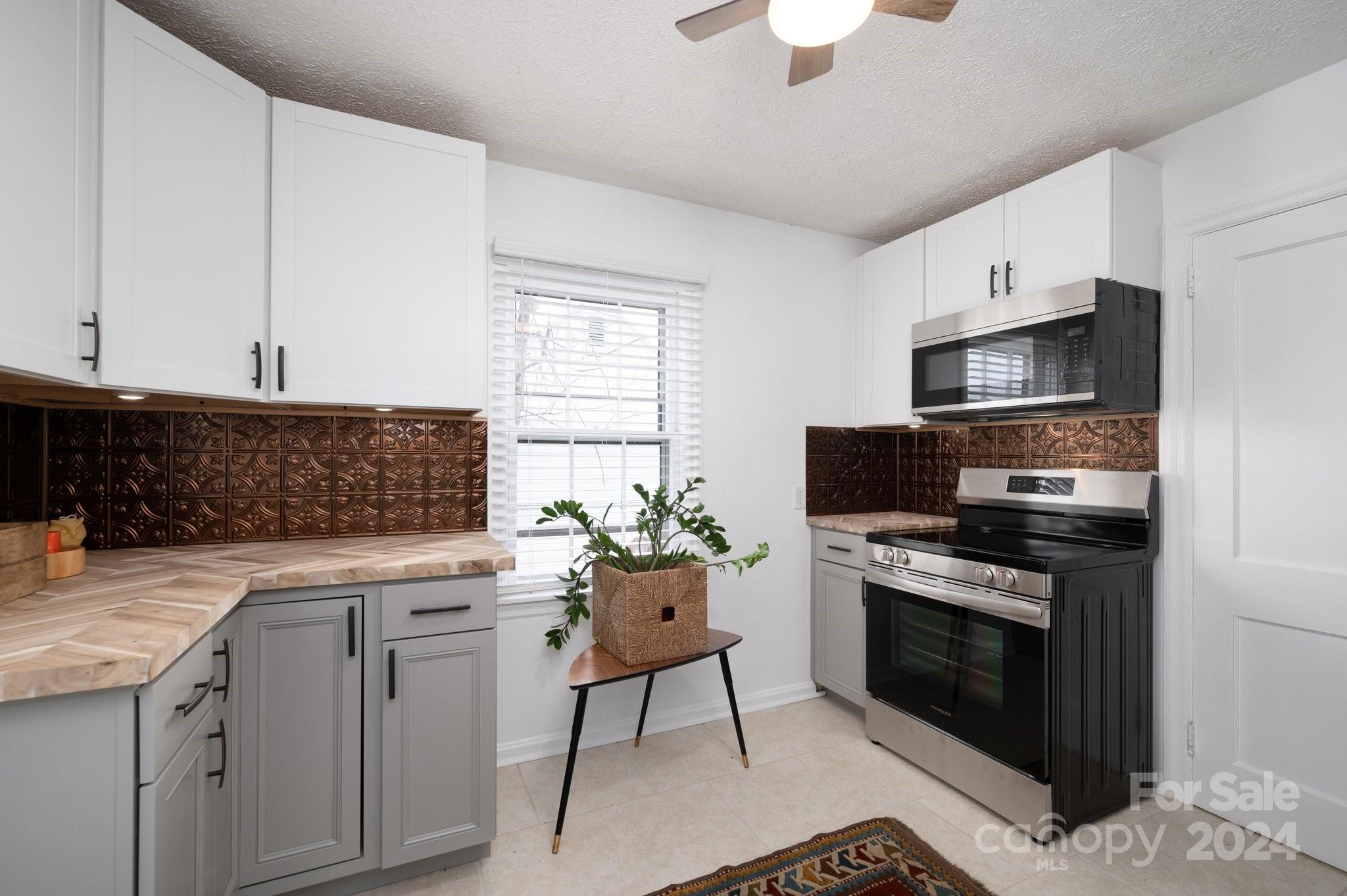 21 Lakeshore Drive Property Photo 9