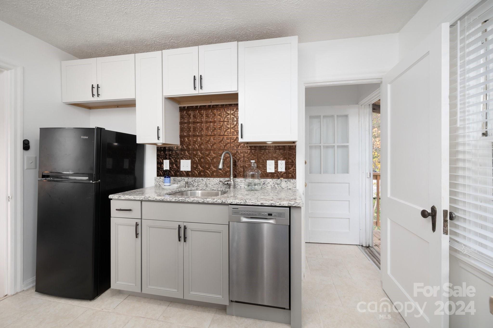 21 Lakeshore Drive Property Photo 12