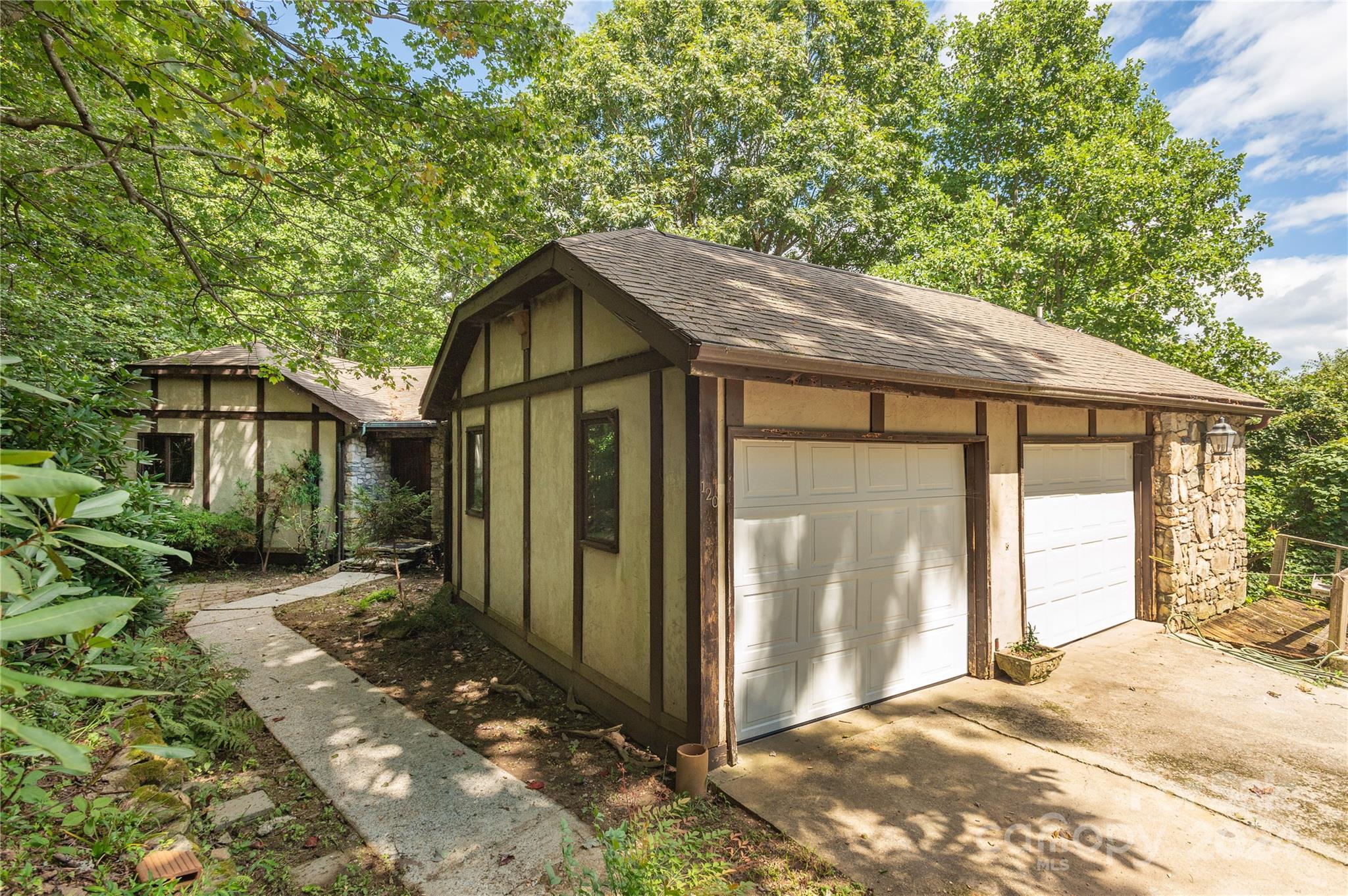 120 Pinewood Circle Property Photo 3