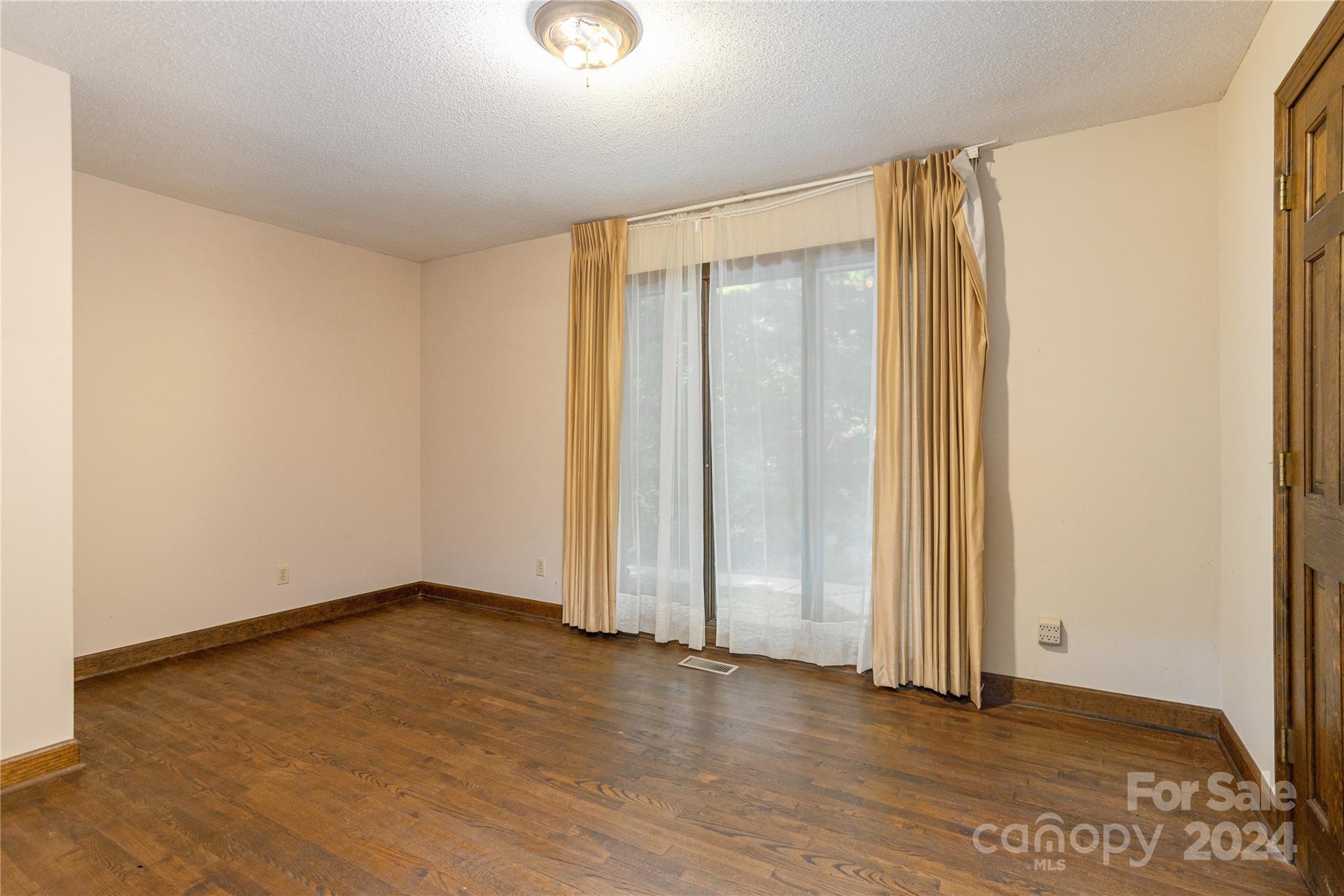 120 Pinewood Circle Property Photo 12