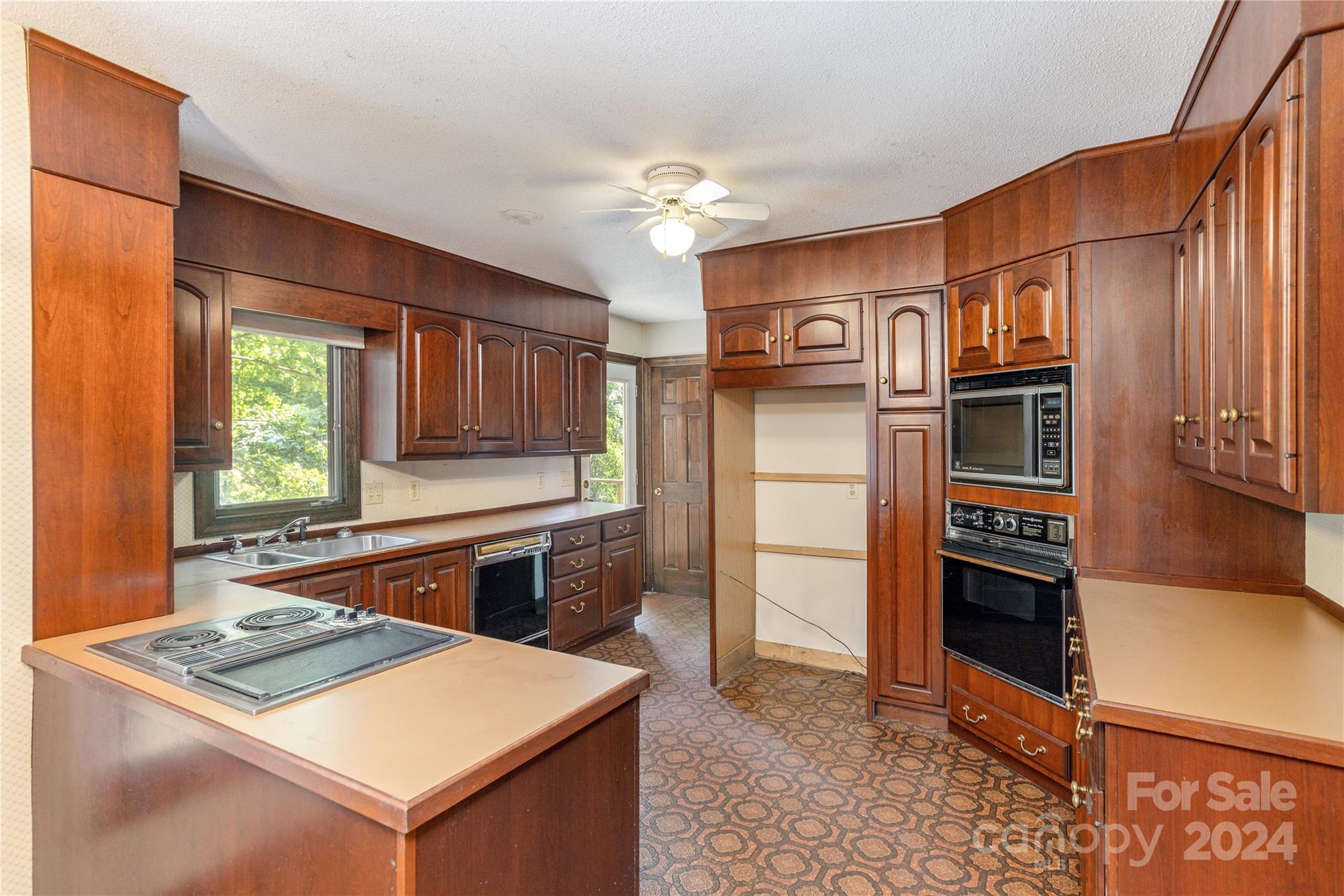 120 Pinewood Circle Property Photo 14