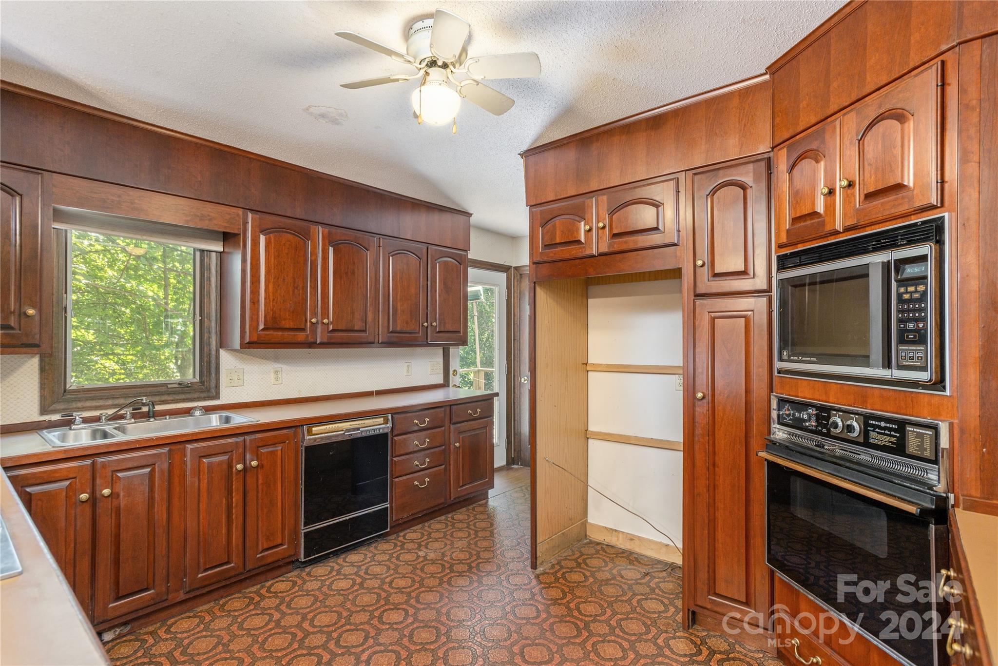 120 Pinewood Circle Property Photo 15
