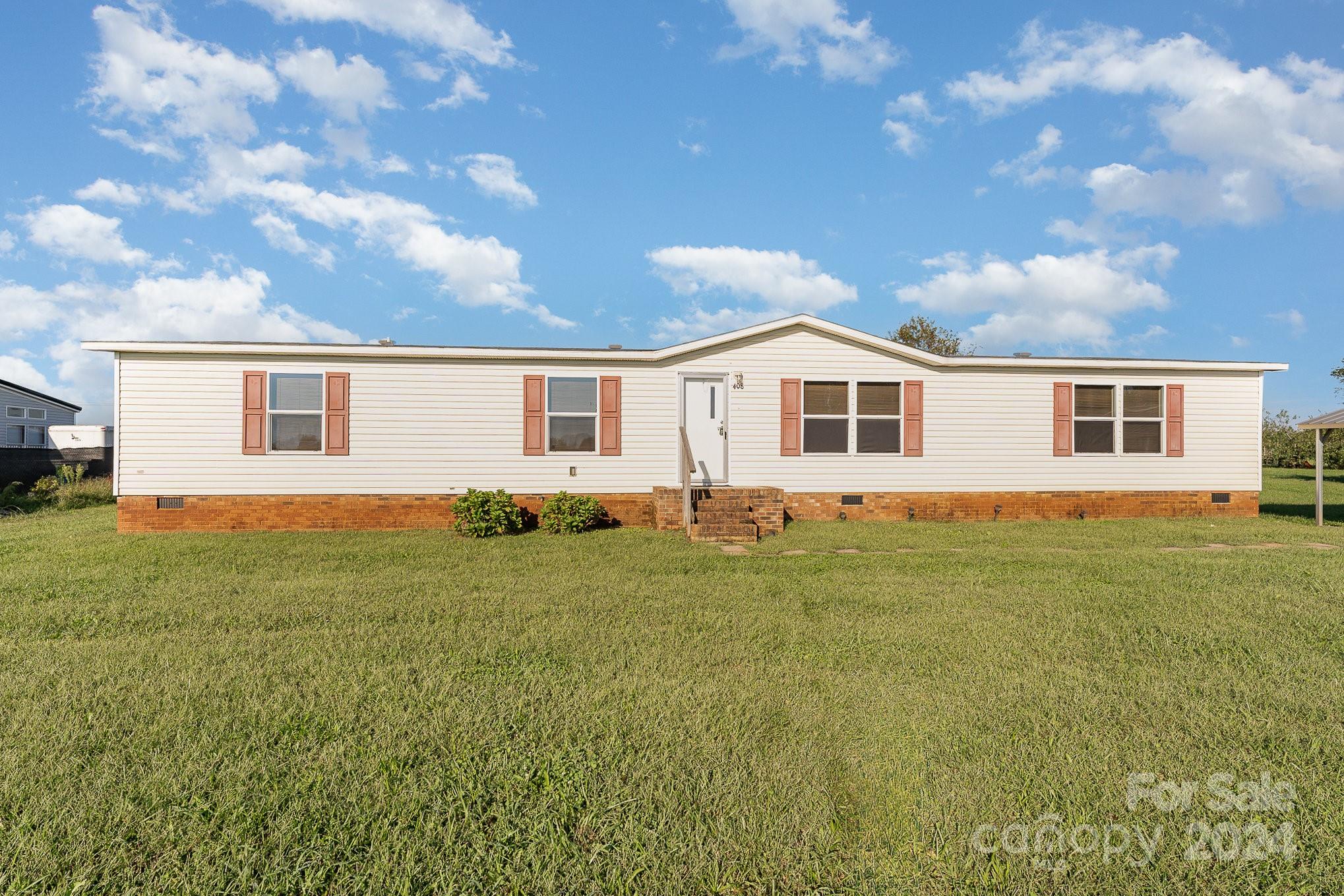 408 Silk And Tassel Row Property Photo 2