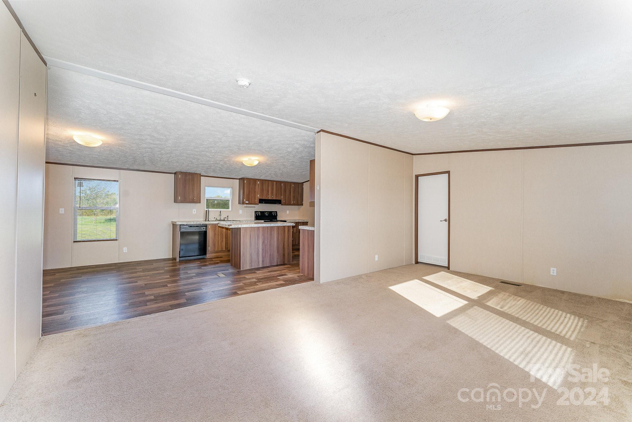 408 Silk And Tassel Row Property Photo 6