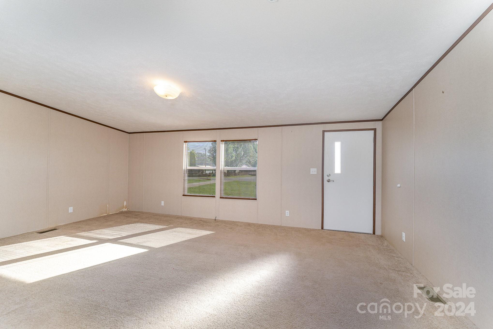 408 Silk And Tassel Row Property Photo 8