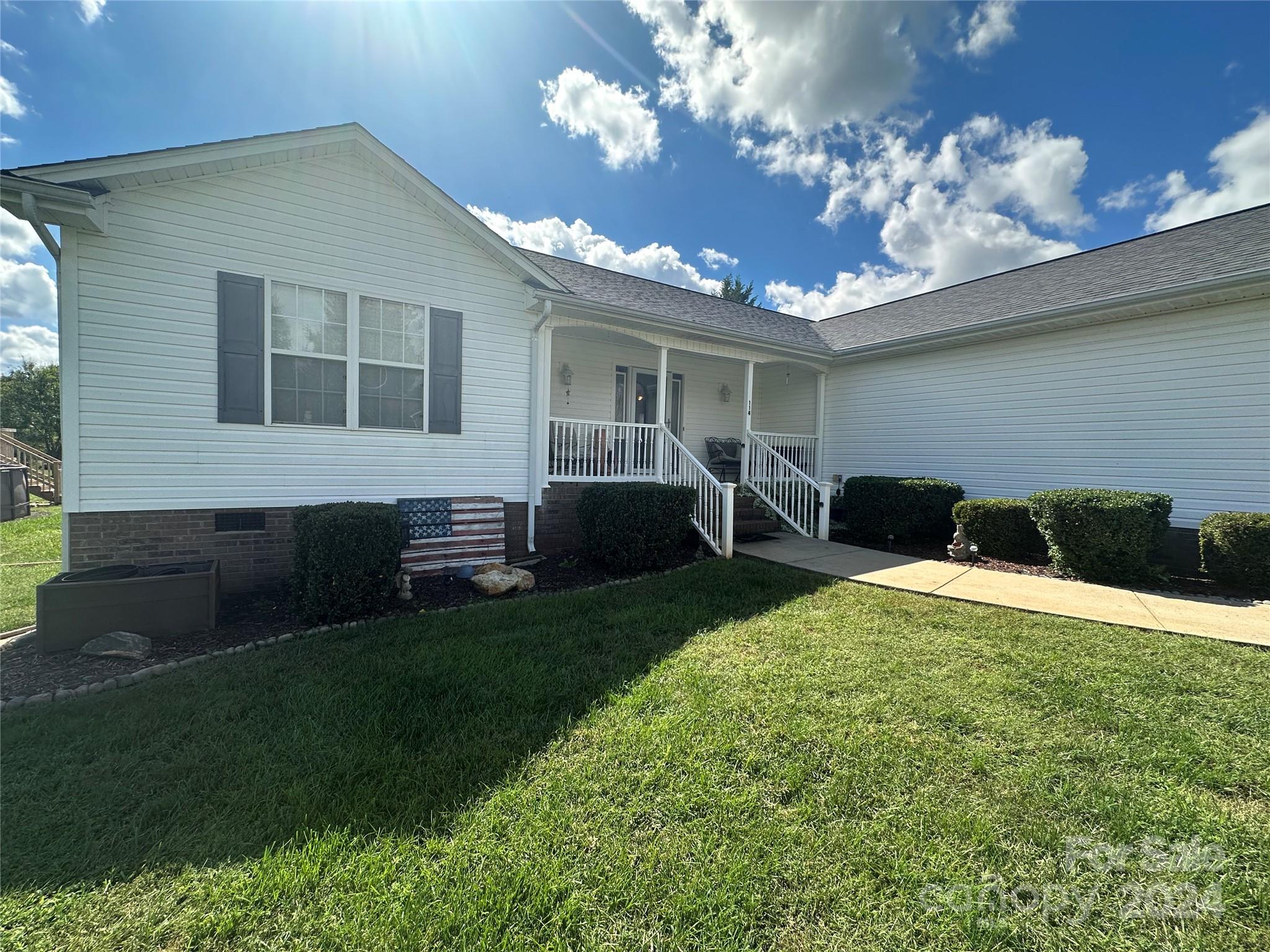 114 E Dundee Court Property Photo 2
